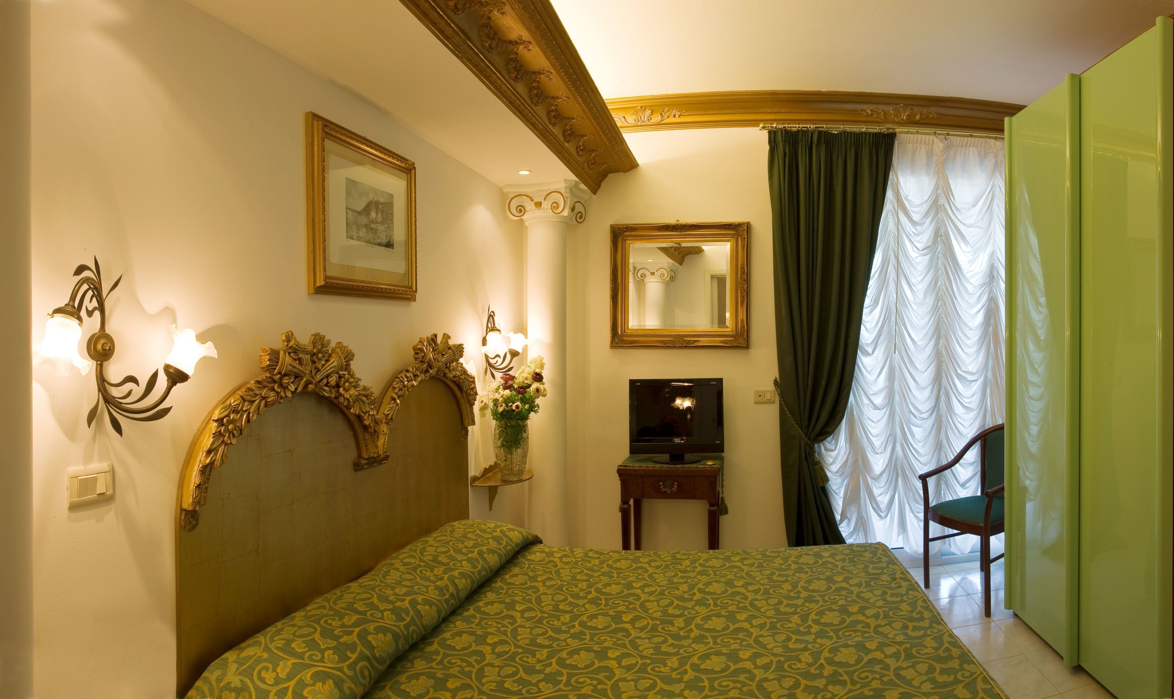 Double Room (Silver)