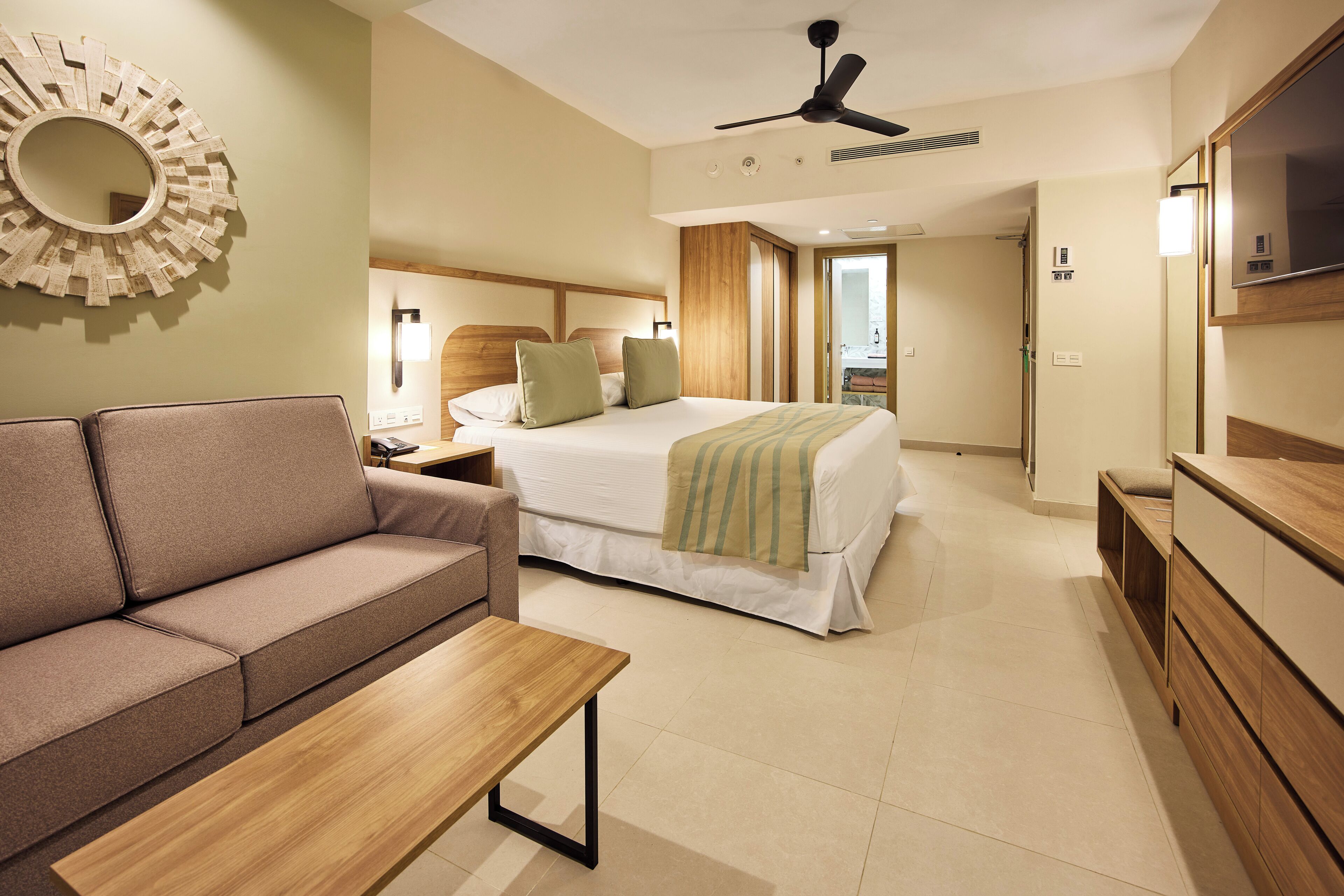 Double Room, Oceanfront (Swim-Up | U  | 18+)