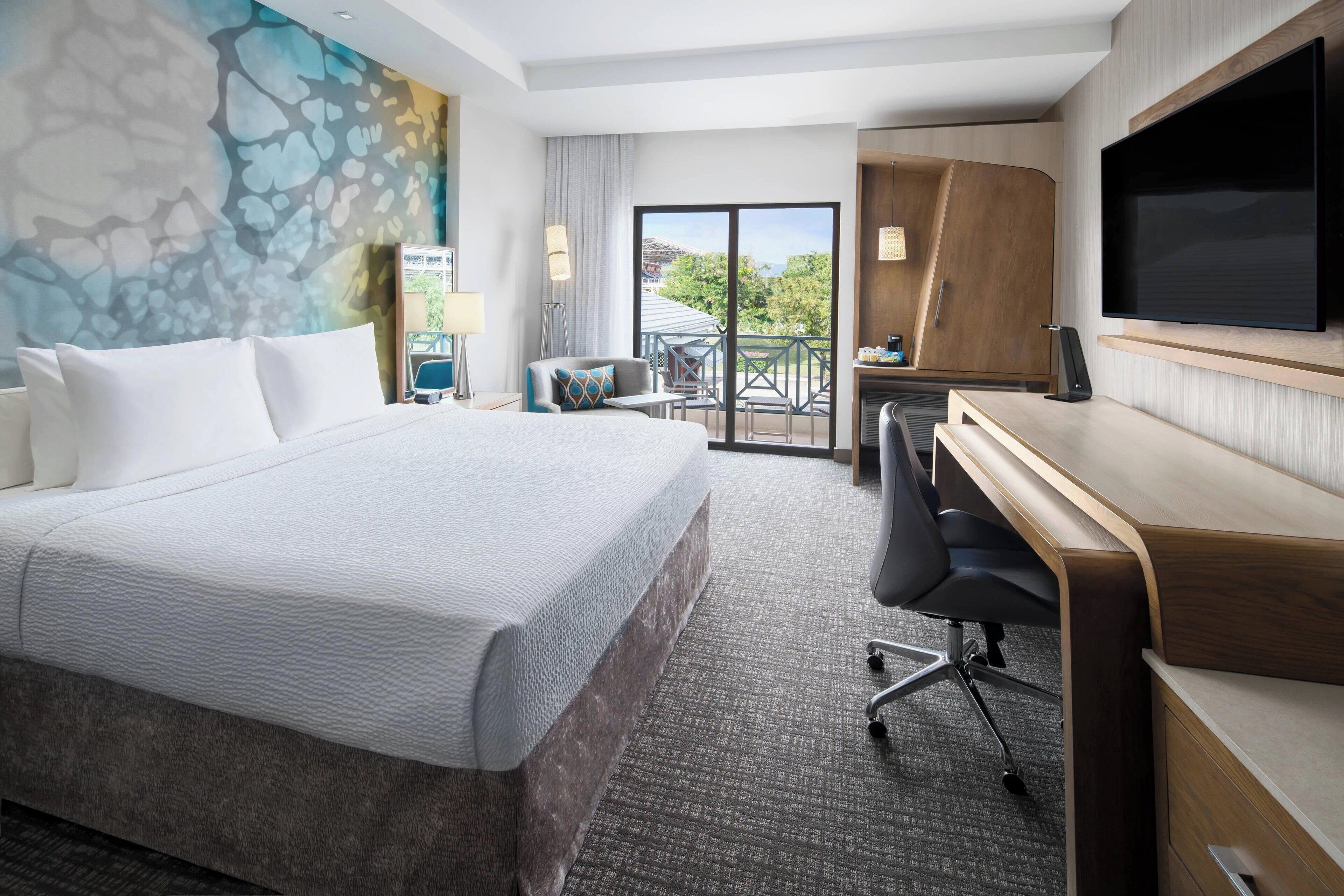 Superior Room, 1 King Bed, Balcony