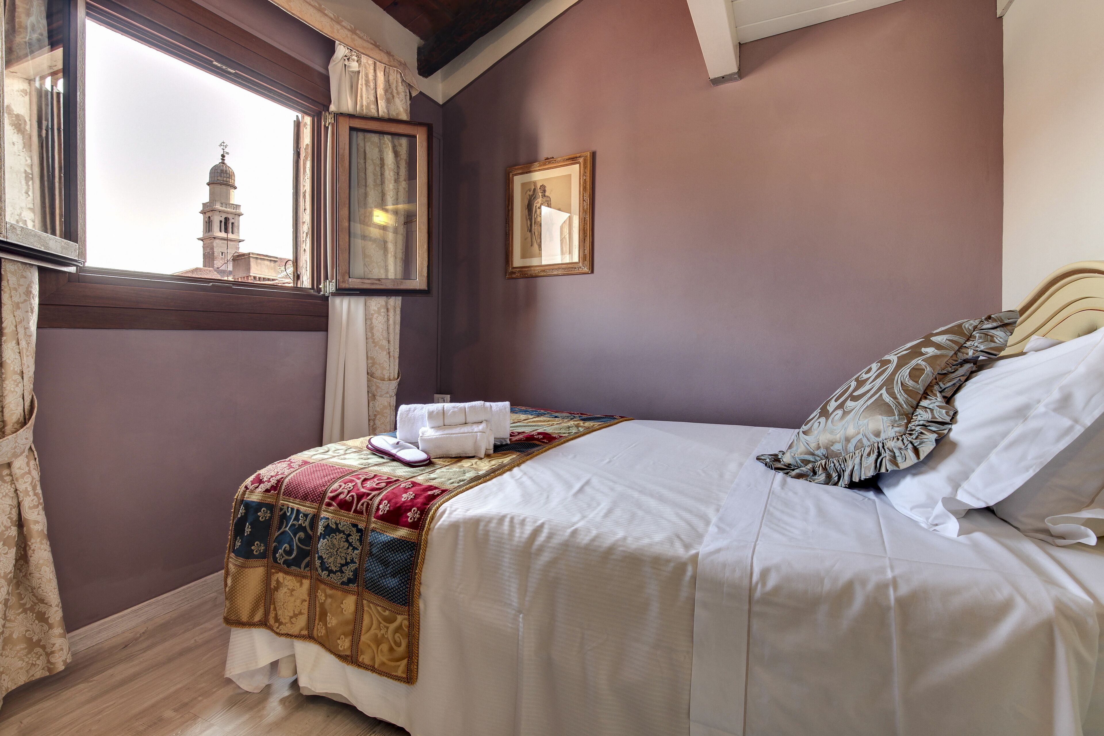 Single Room, Shared Bathroom