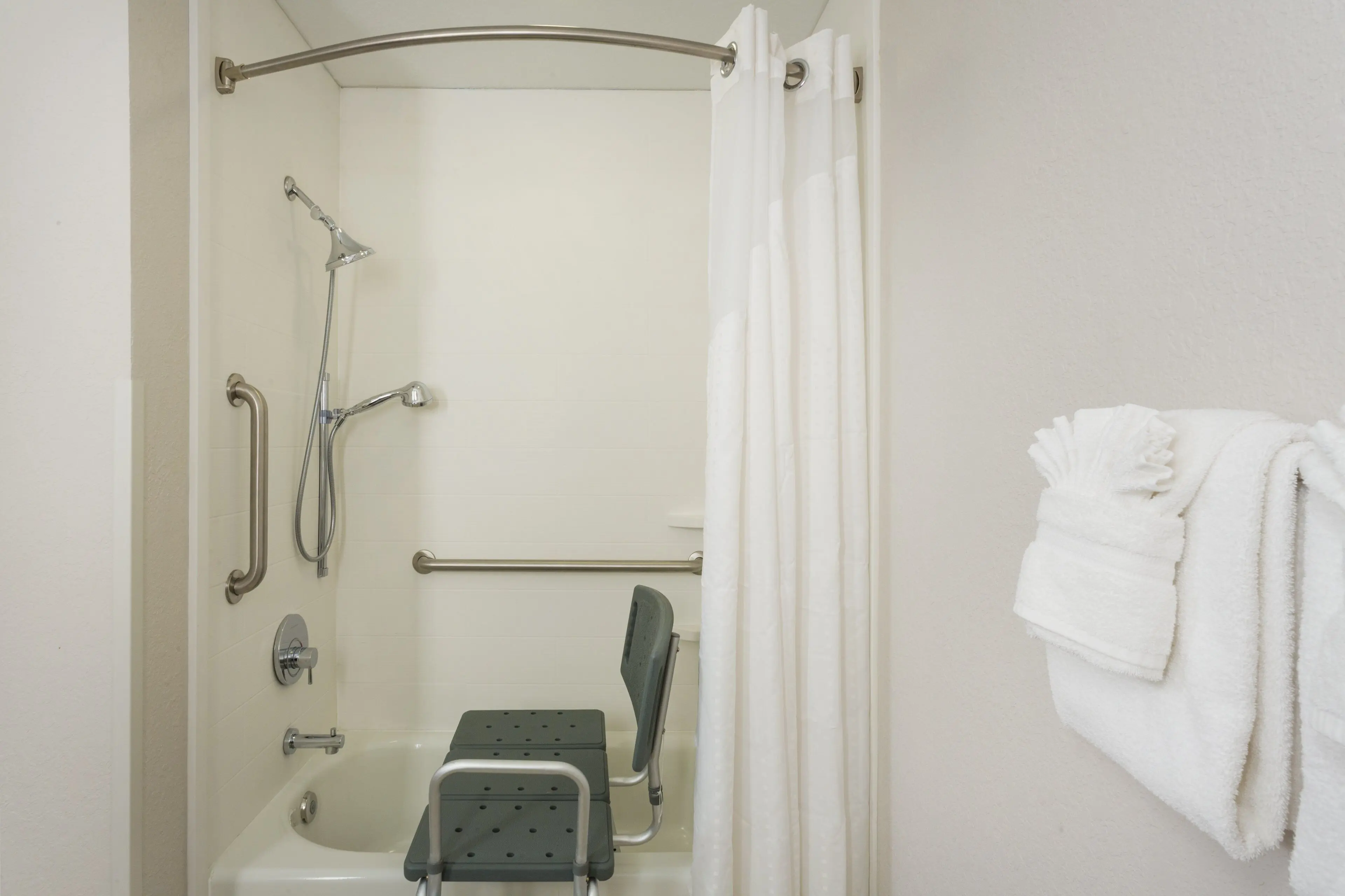Standard Room, 1 King Bed, Accessible (Hearing, Mobility Tub) Standard Room, 1 King Bed, Accessible (Hearing, Mobility Tub)