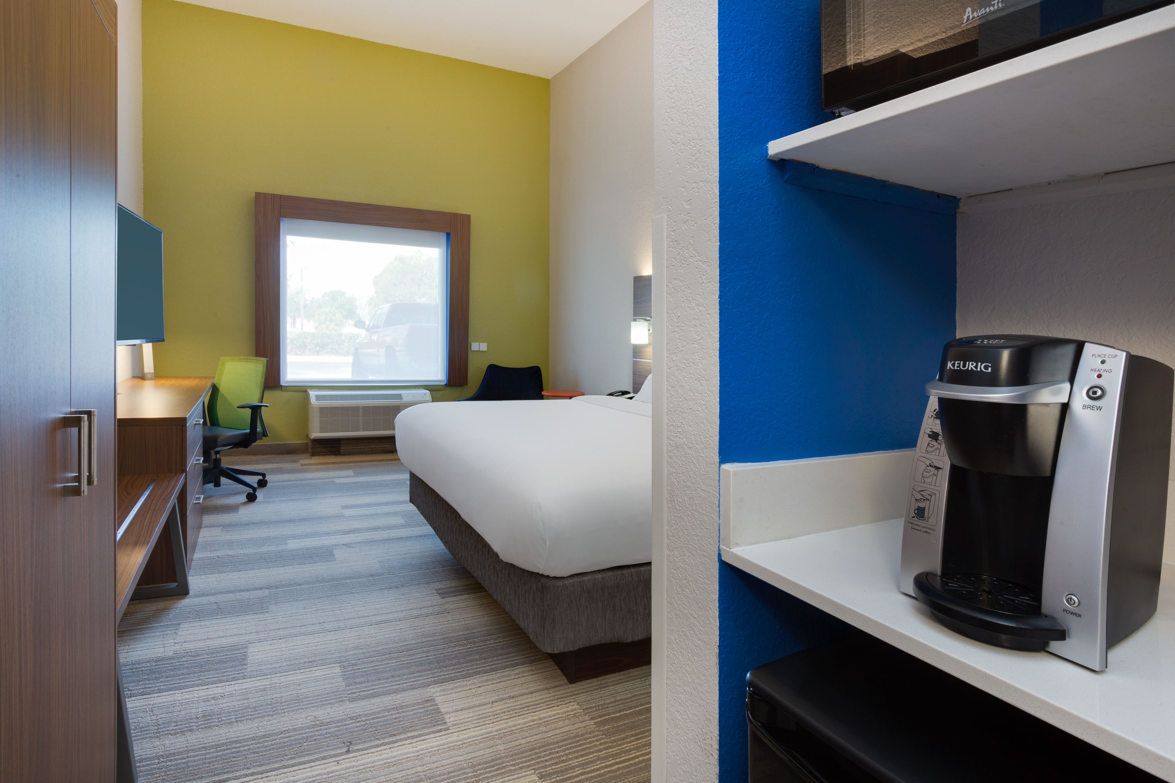 Standard Room, 1 King Bed, Accessible (Hearing, Mobility Tub)