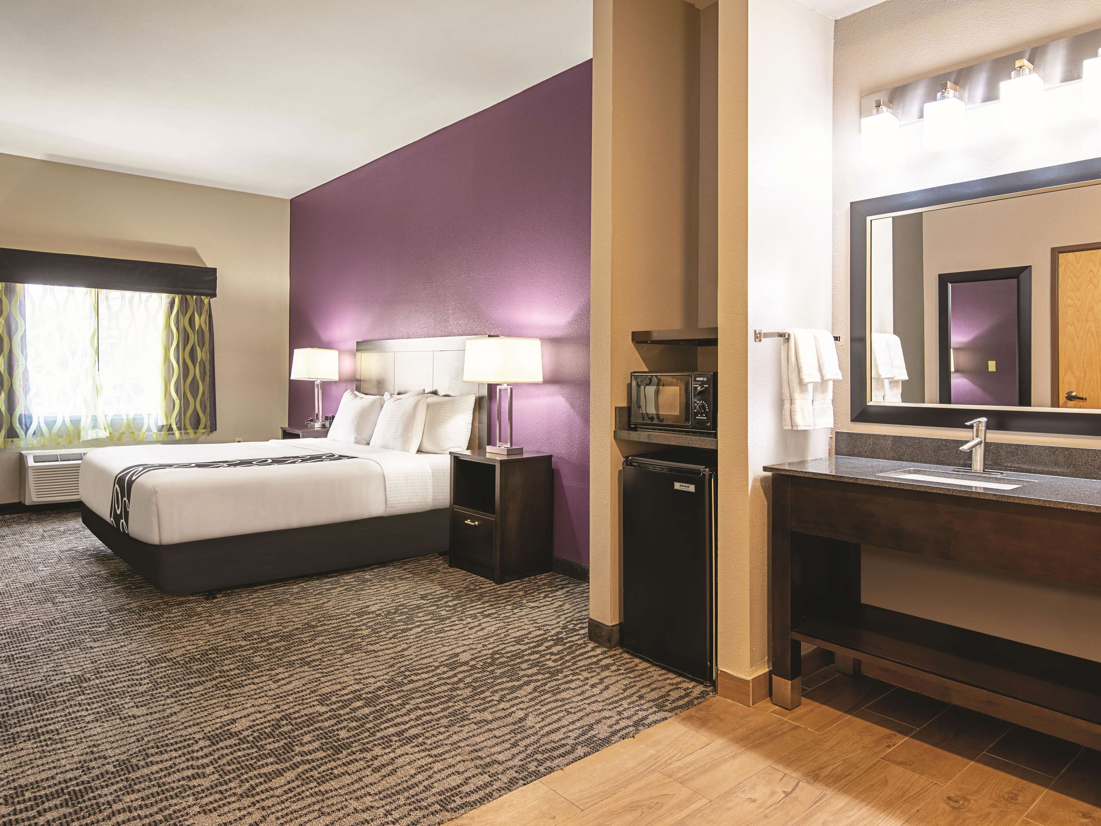 Executive Room, 1 King Bed, Accessible, Non Smoking (Mobility/Hearing Impaired Accessible)