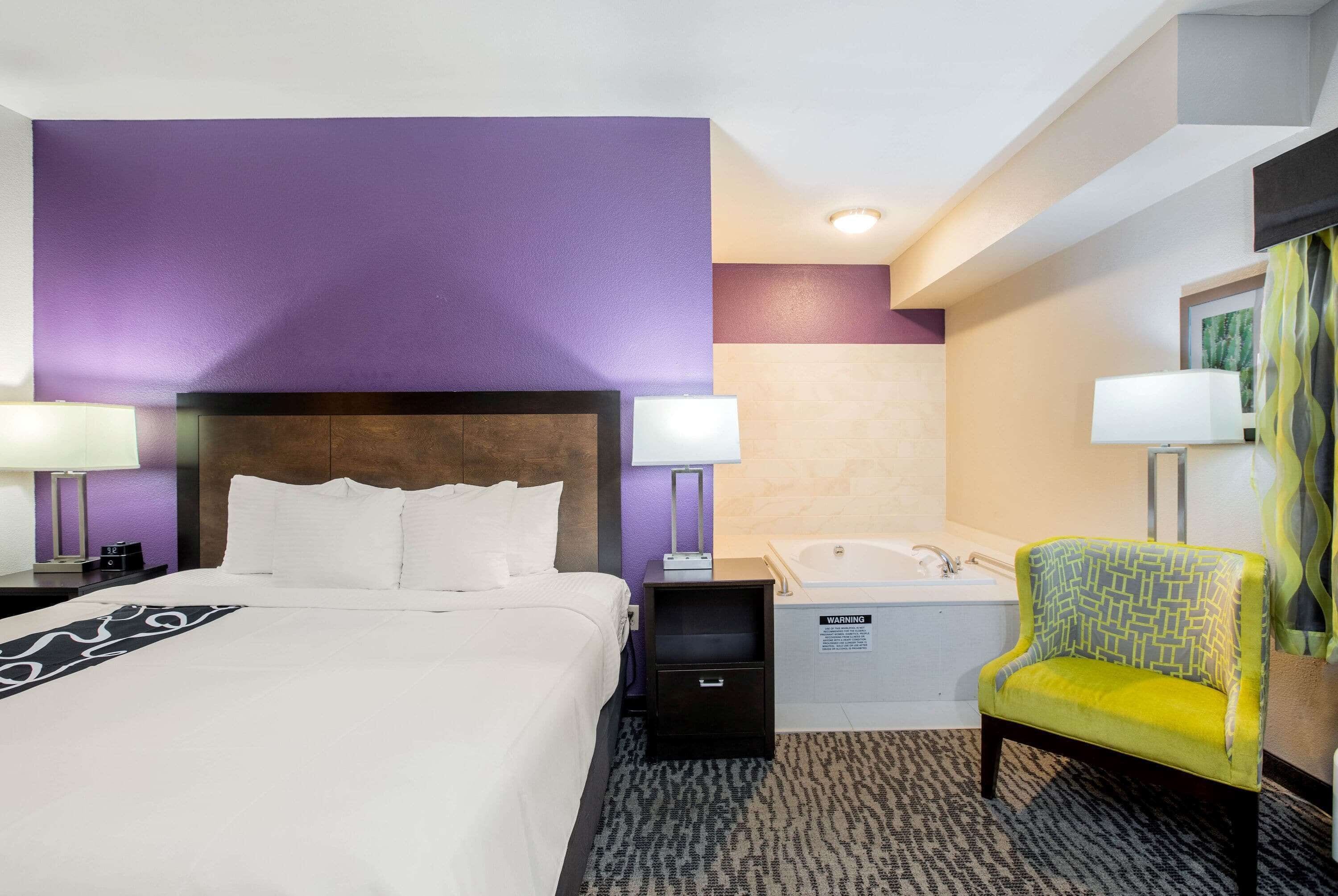Deluxe Room, 1 King Bed, Non Smoking