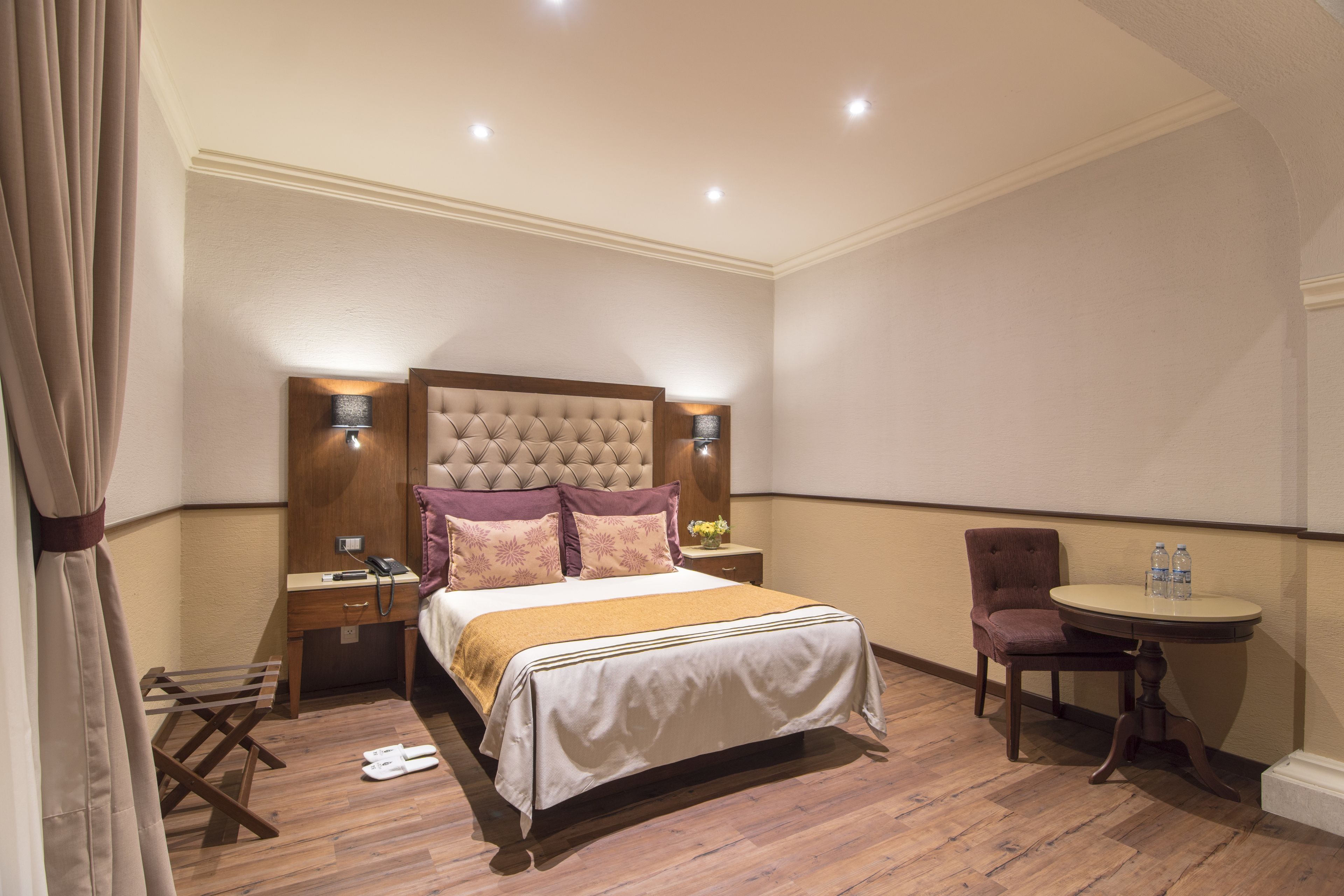 Standard Room, 1 Queen Bed
