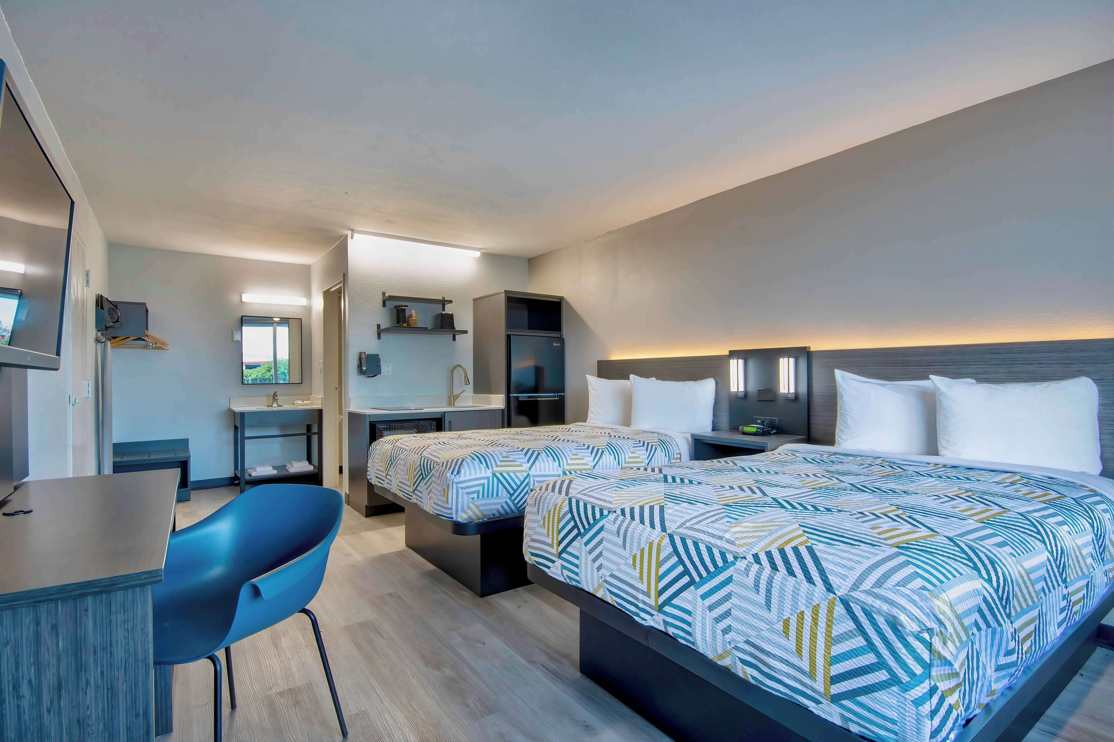 Deluxe Room, 2 Double Beds, Non Smoking, Kitchen