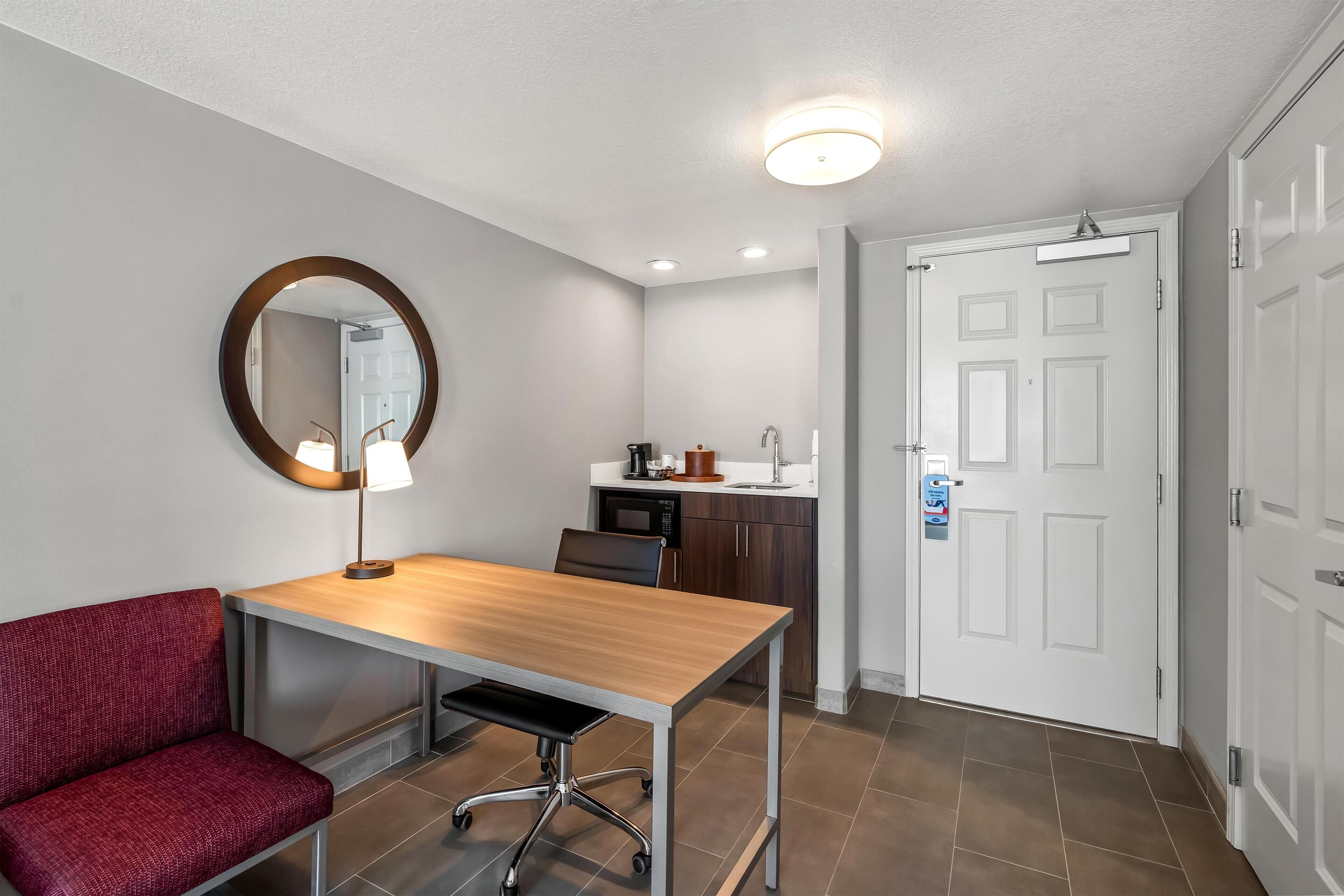 Rain shower Suite, 1 King bed, Accessible, Non smoking
