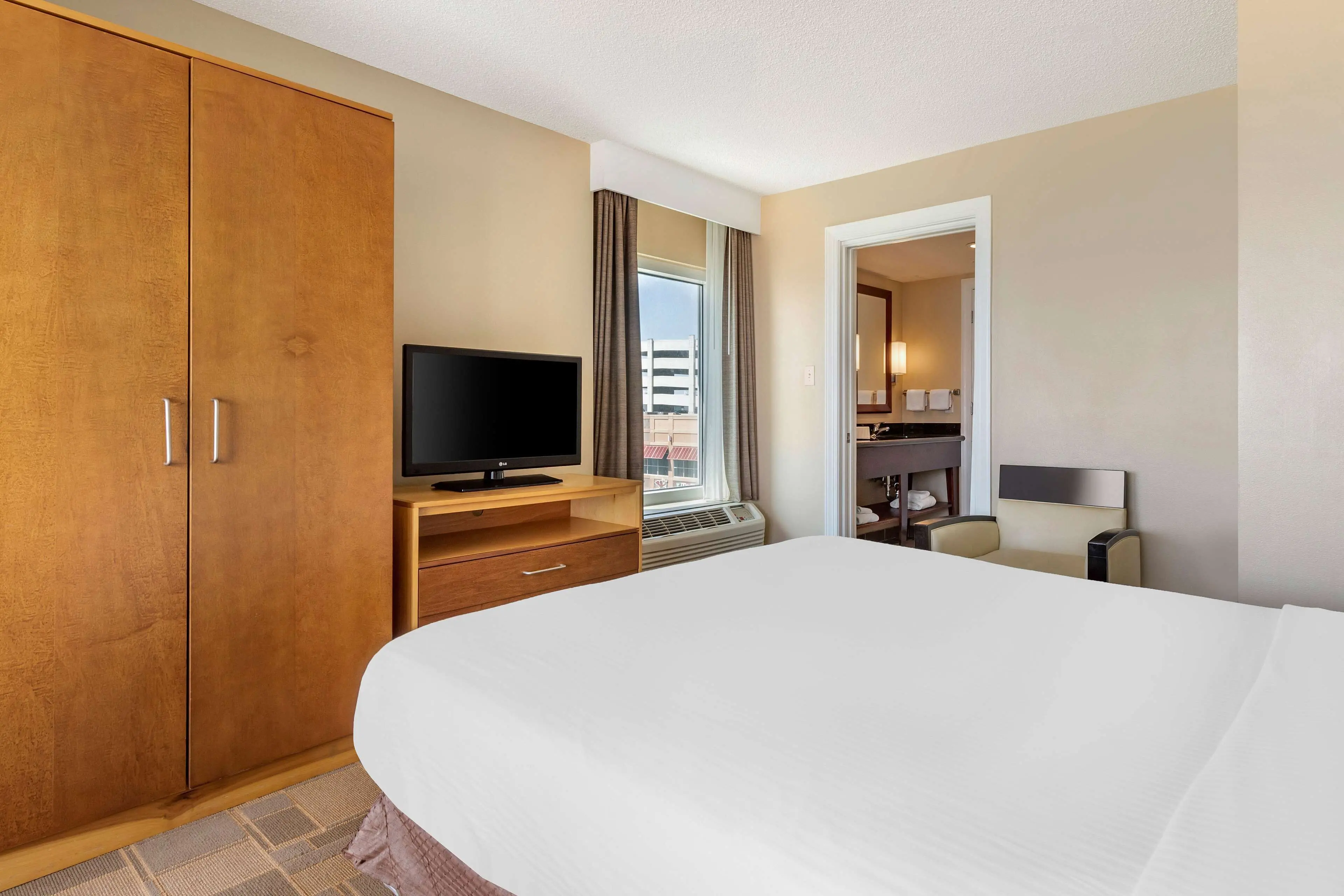 1 BEDROOM OCEAN FRONT SUITE 1 QN AND SOFABED 1 BEDROOM OCEAN FRONT SUITE 1 QN AND SOFABED