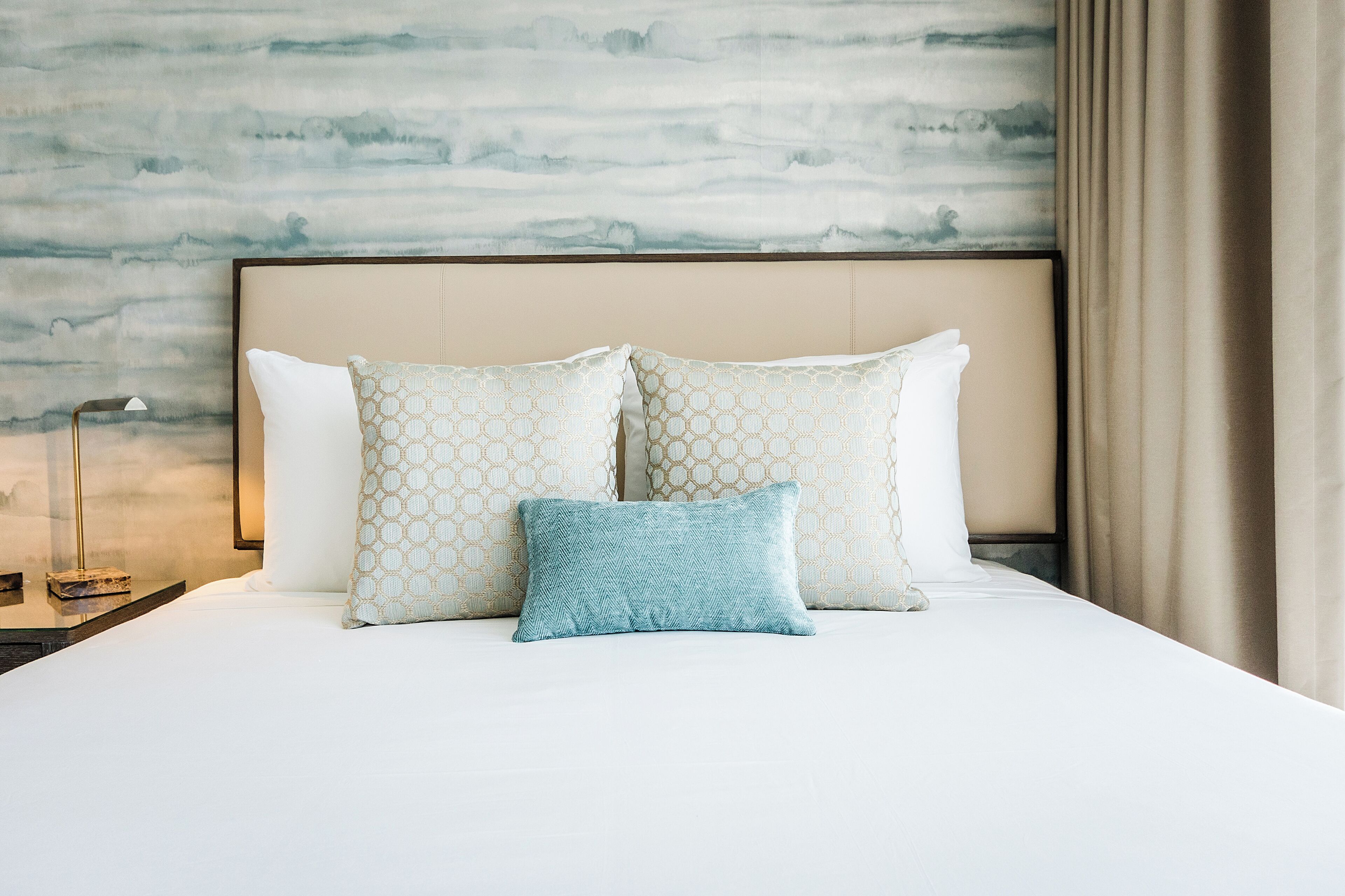Deluxe Room (King)