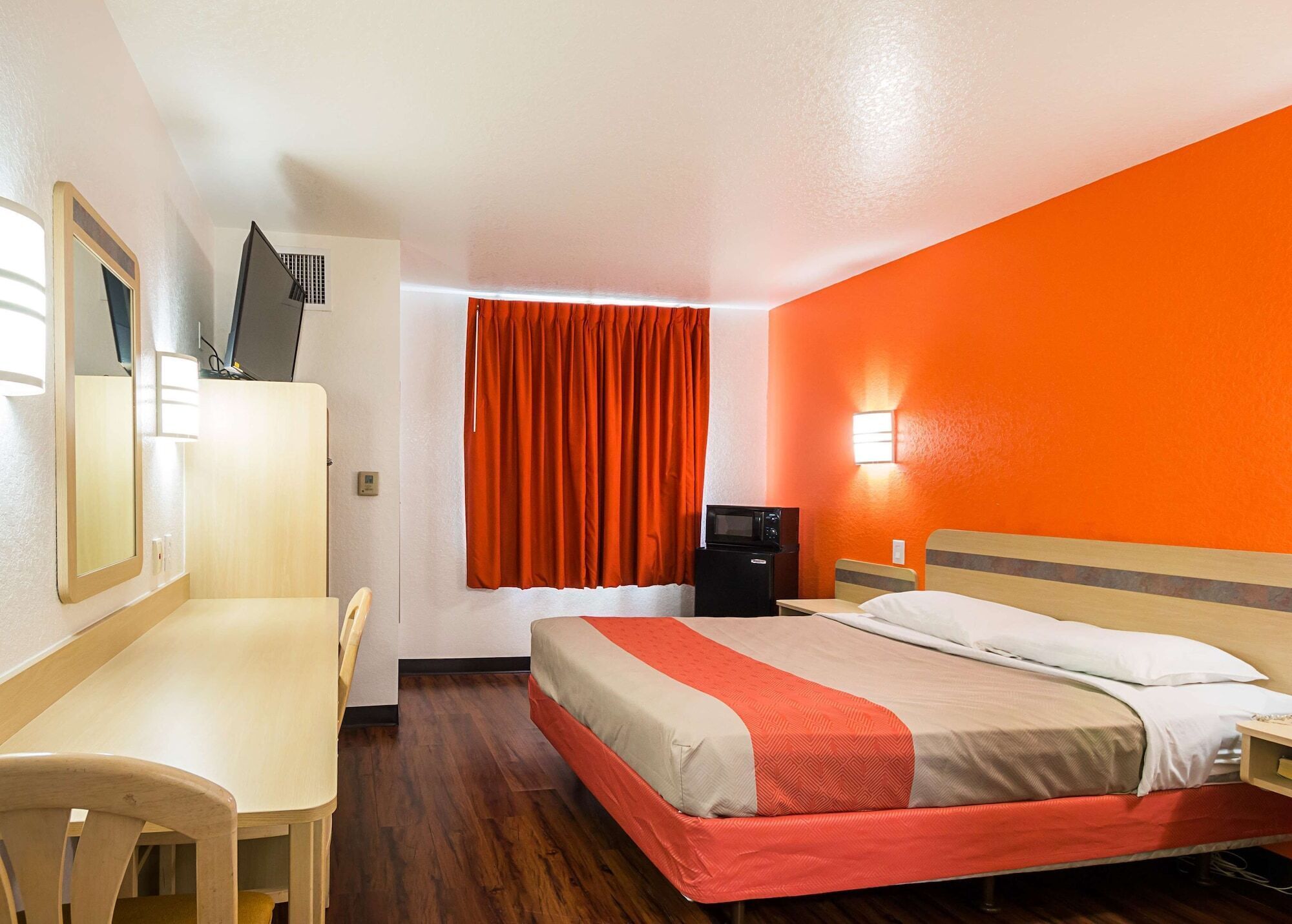 Deluxe Room, 1 Queen Bed, Smoking, Refrigerator & Microwave