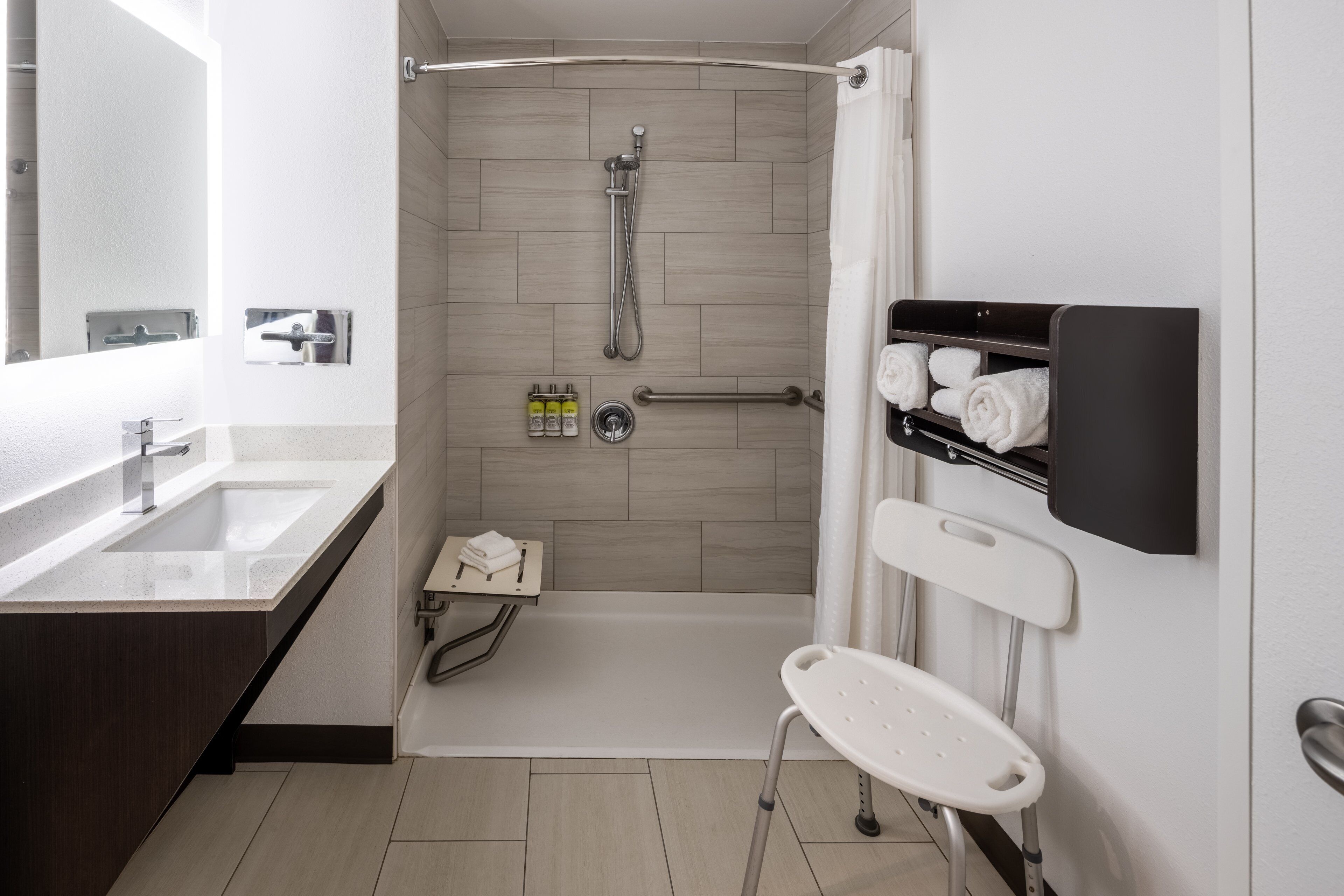 Standard Room, 1 King Bed, Accessible (Communication, Roll-In Shower)