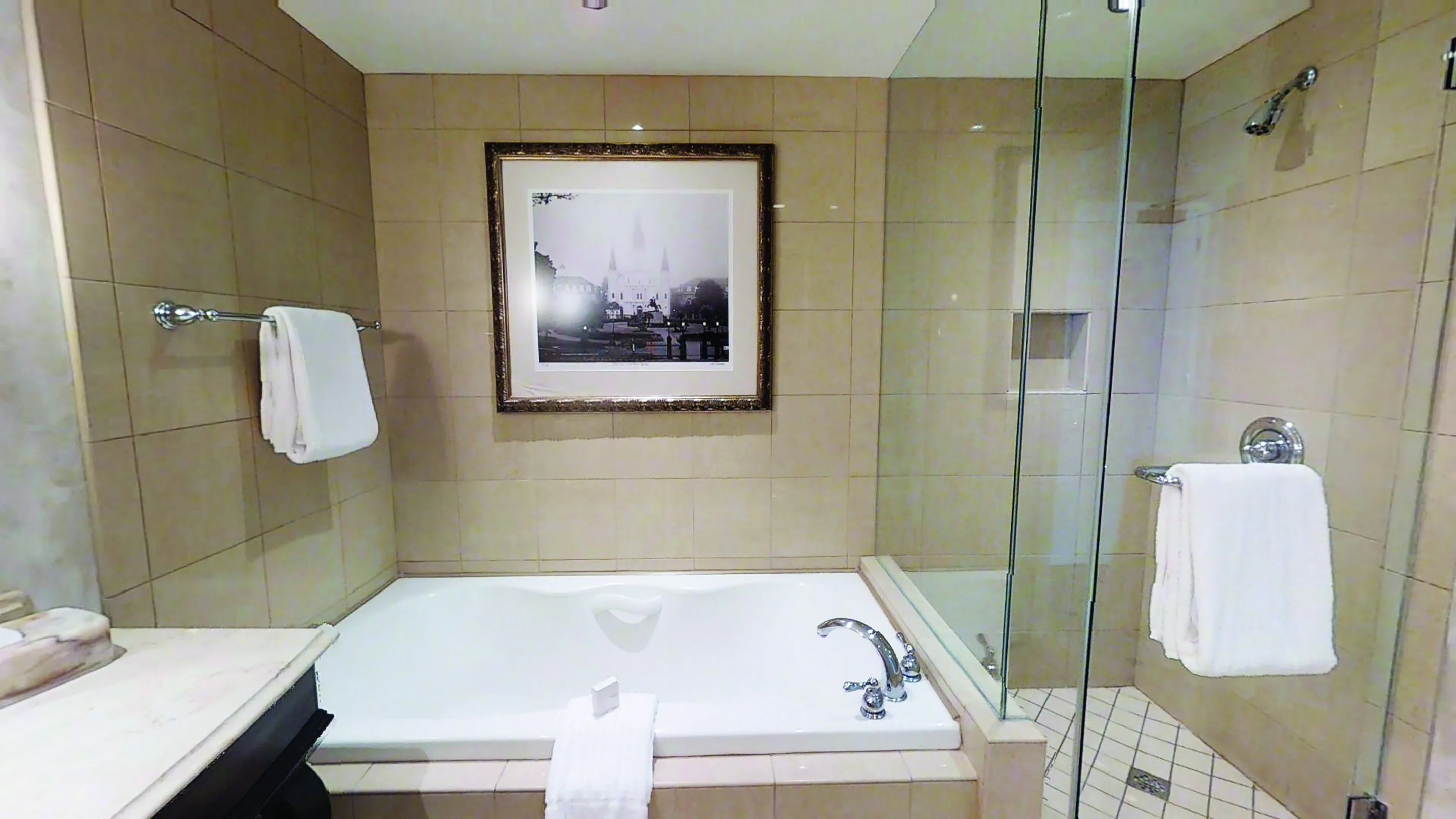 Harrah's Deluxe, Two Queens