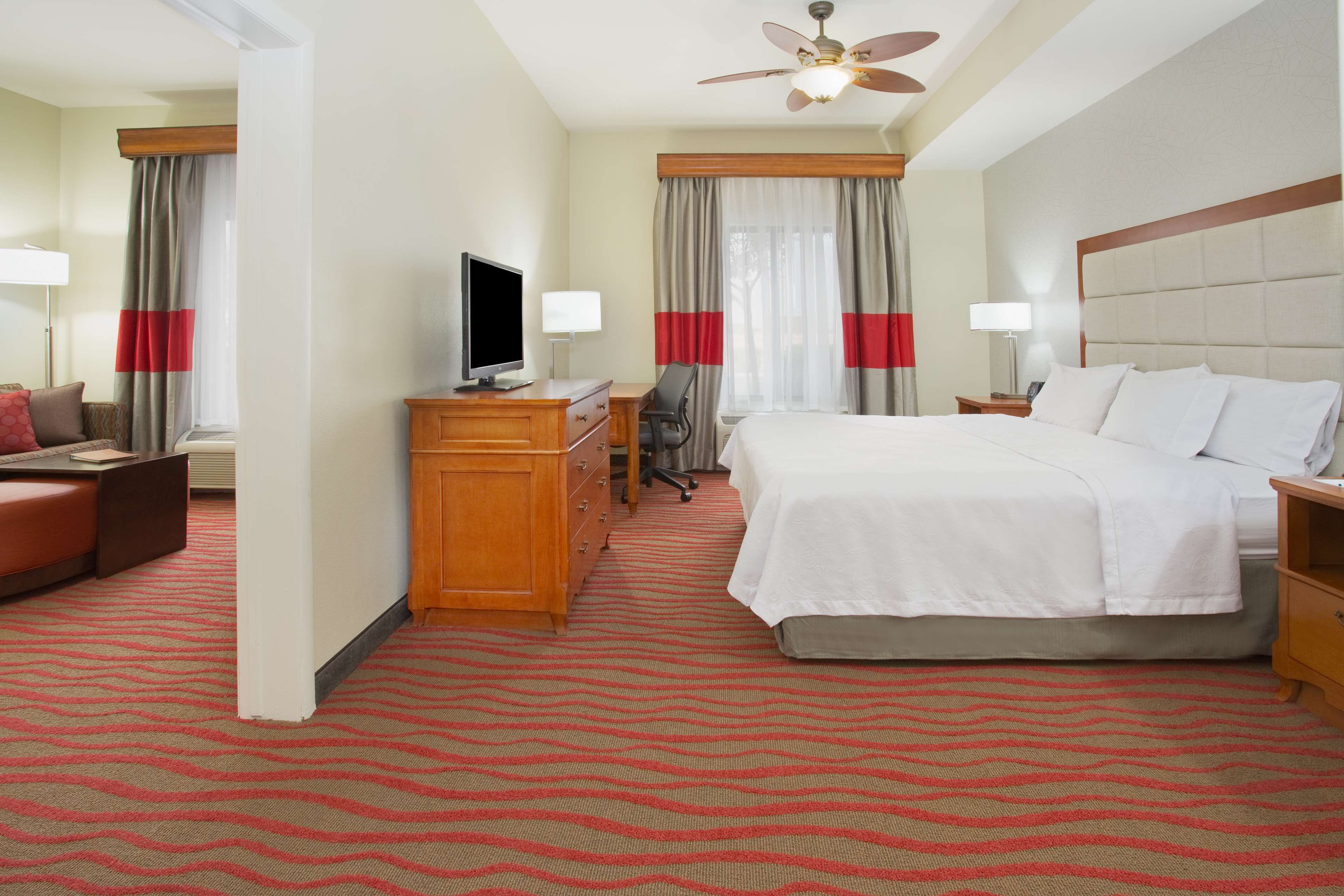 Suite, 1 King Bed, Sofa Bed, Accessible, Bathtub (Mobility & Hearing)