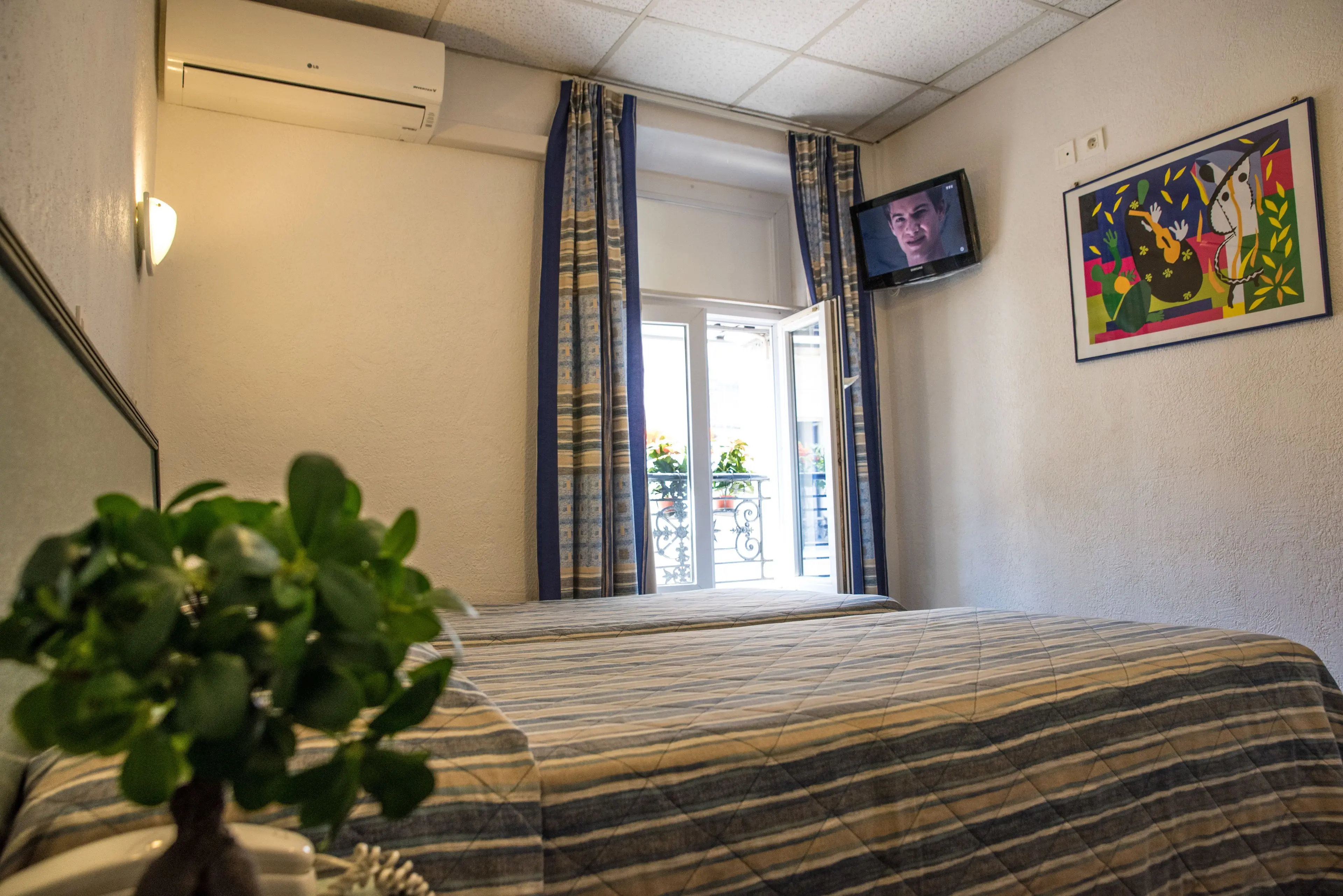 Twin Room Twin Room