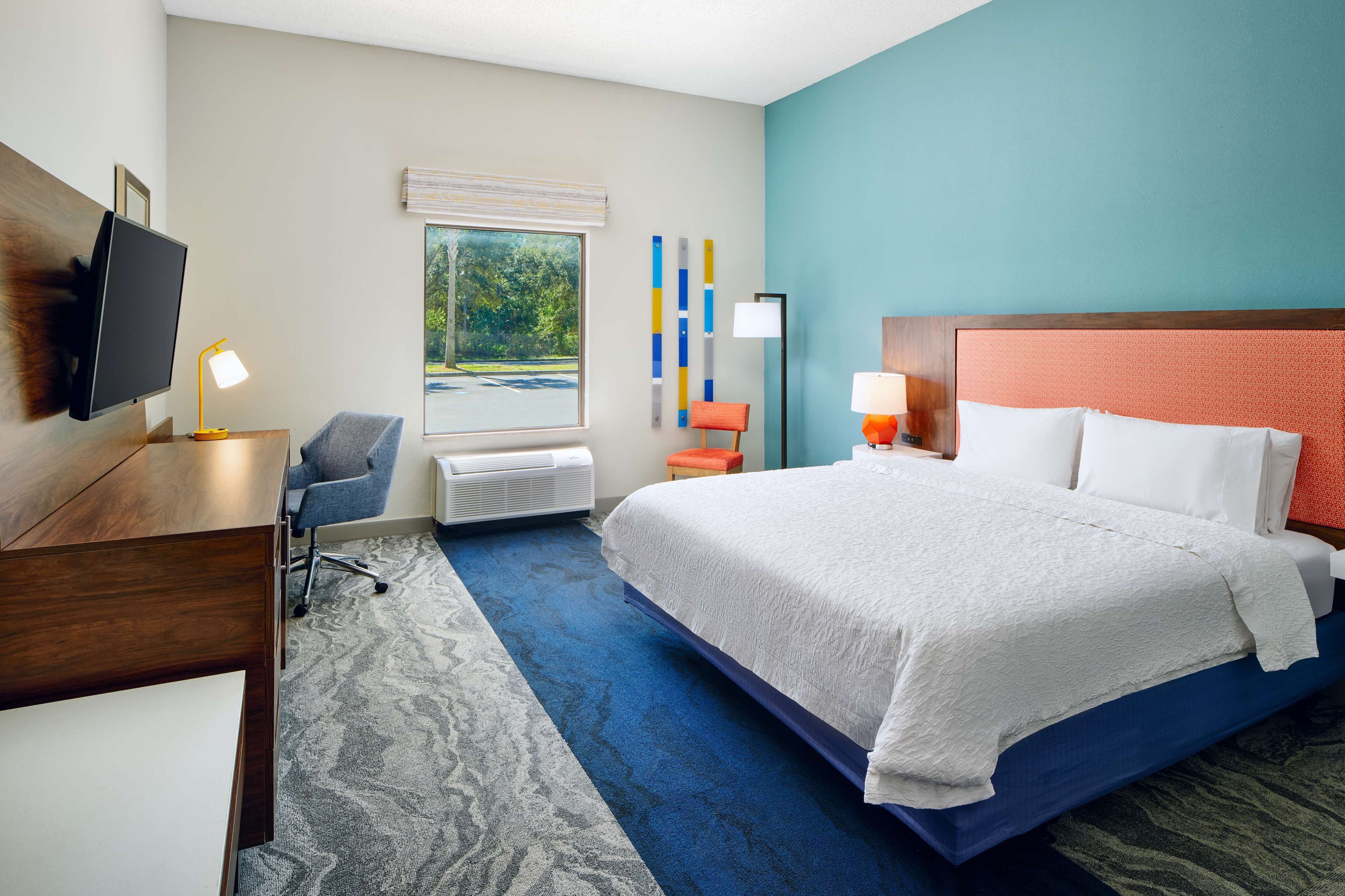 Room, 1 King Bed, Accessible, Non Smoking (Roll-in Shower)