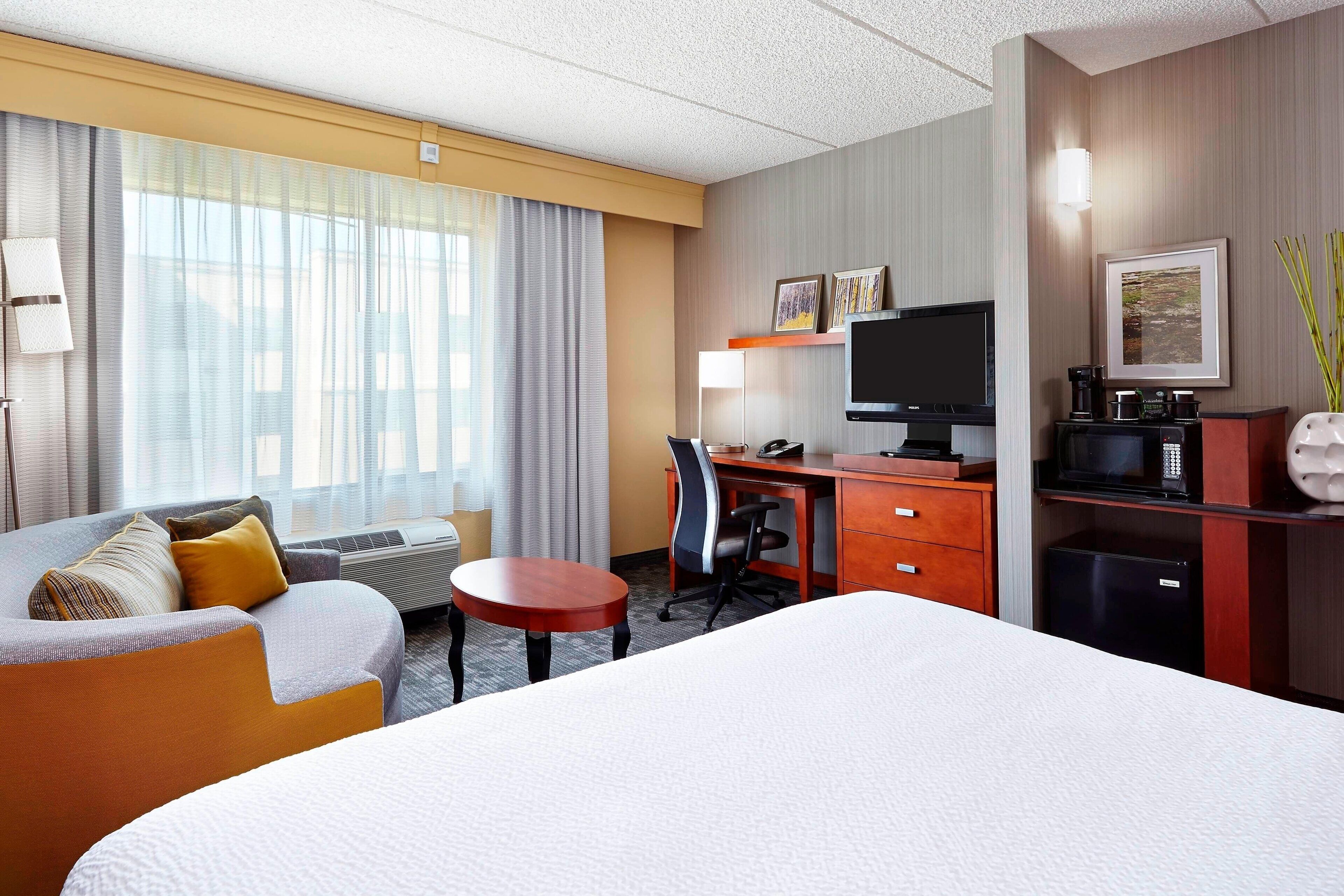 Room, 1 King Bed with Sofa bed (Mobility/Hearing Access, Roll-In Shwr)