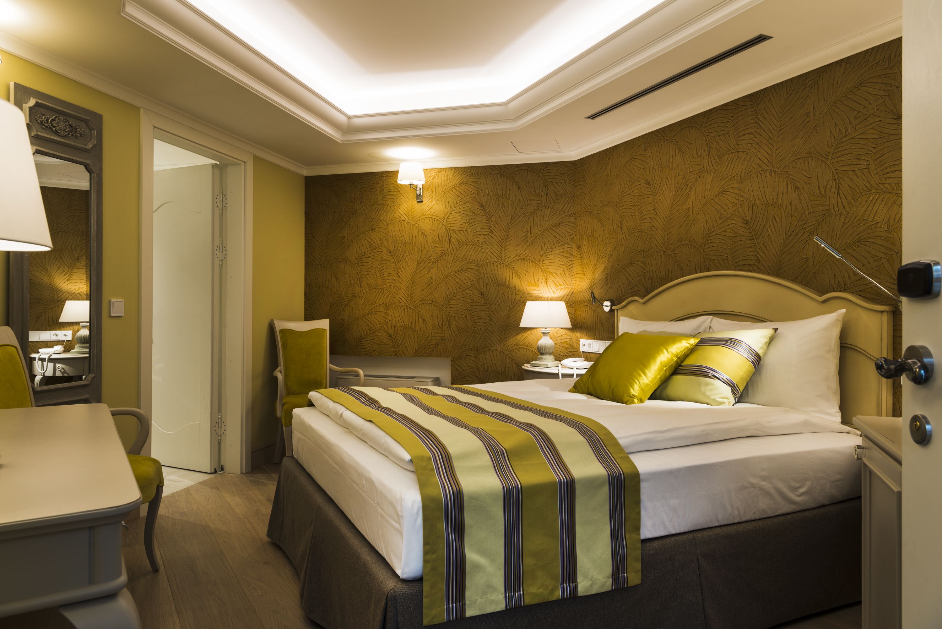 Small Double room, No windows