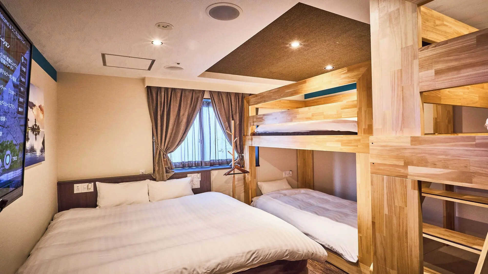Casual 6 - Queen Bed + 2 Bunk Beds - Non-Smoking - Unlimited Alcohol Casual 6 - Queen Bed + 2 Bunk Beds - Non-Smoking - Unlimited Alcohol