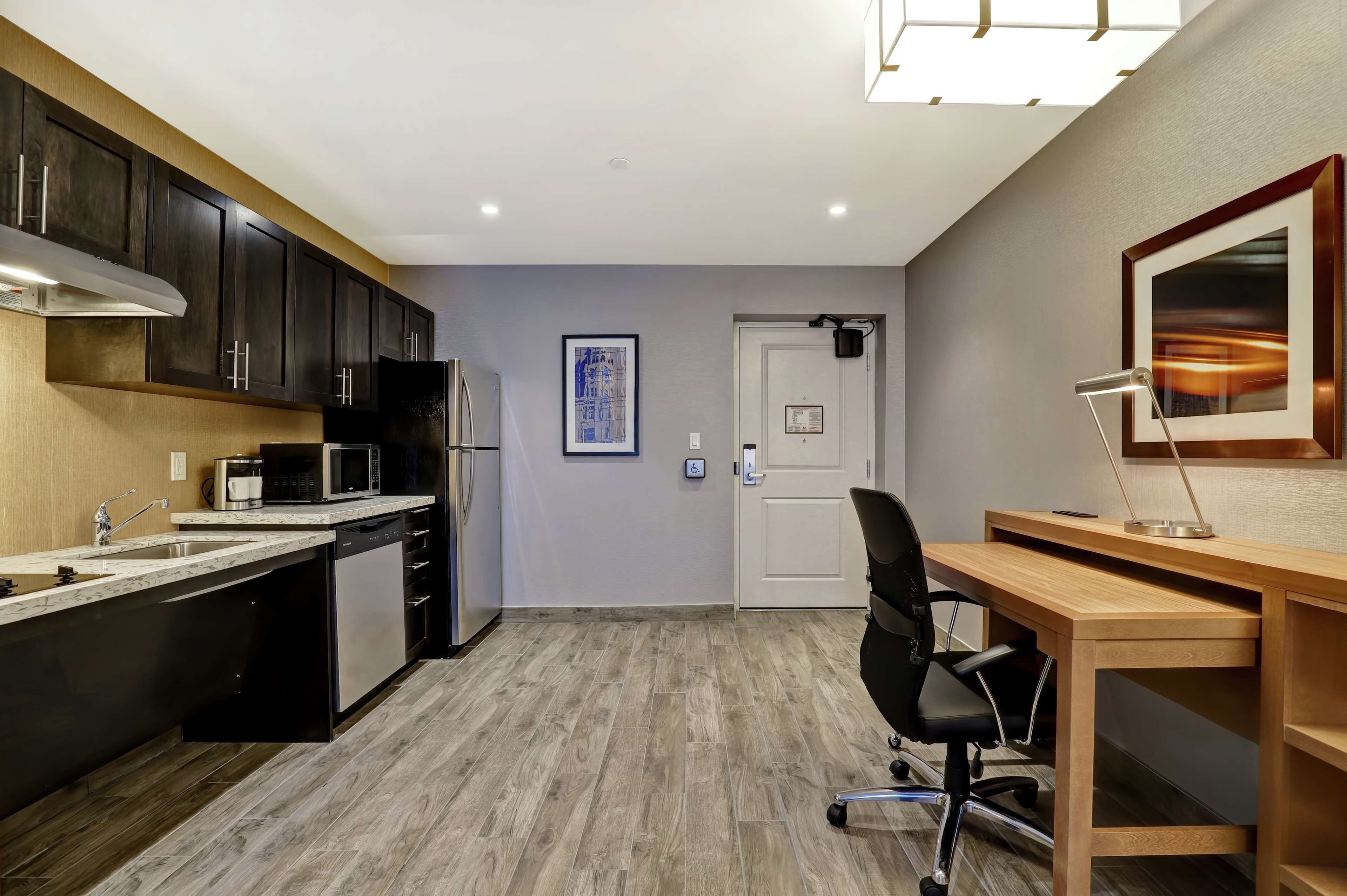 Studio, 1 King Bed, Accessible
