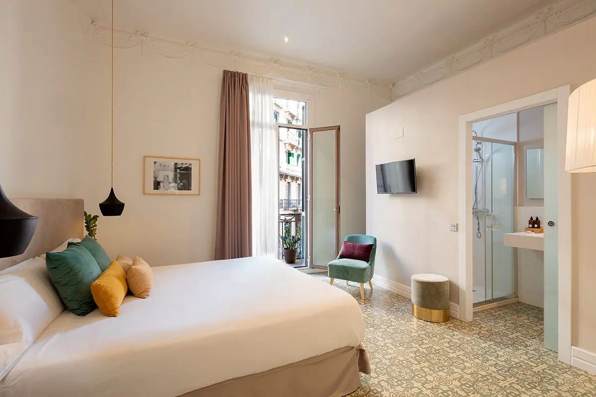Urbà Double Room, street view Urbà Double Room, street view