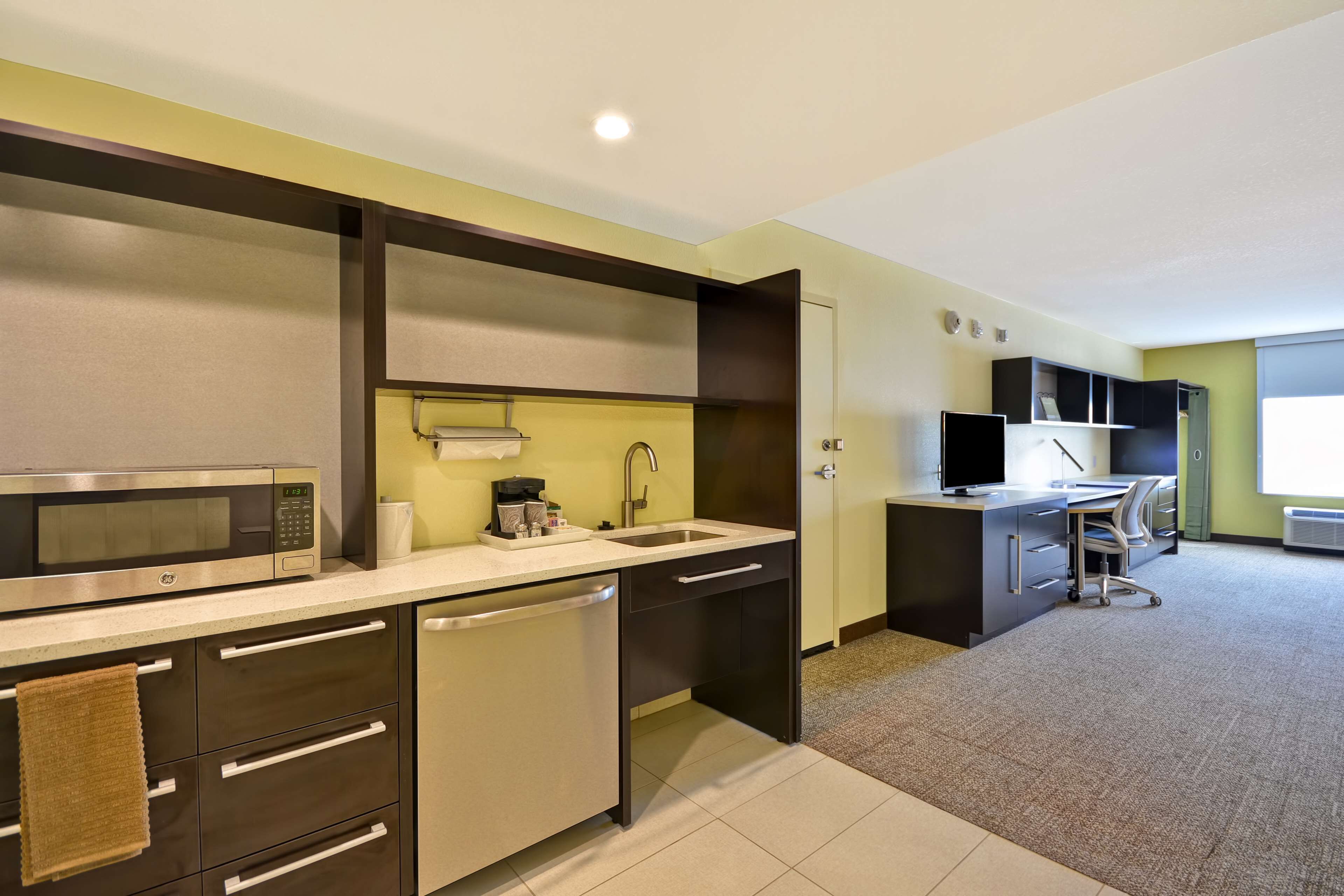 Studio, 2 Queen Beds, Accessible (Hearing)