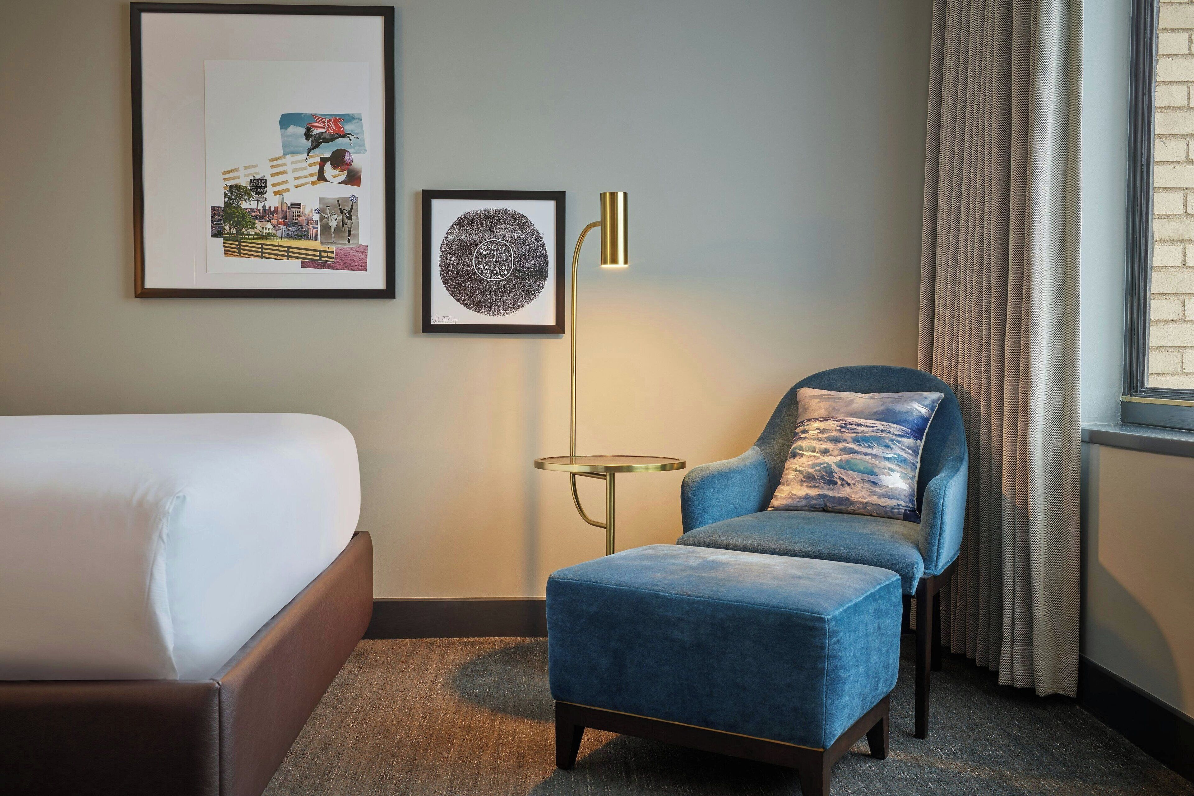 Room, 1 King Bed (Mobility/Hearing Access, Roll-In Shwr)