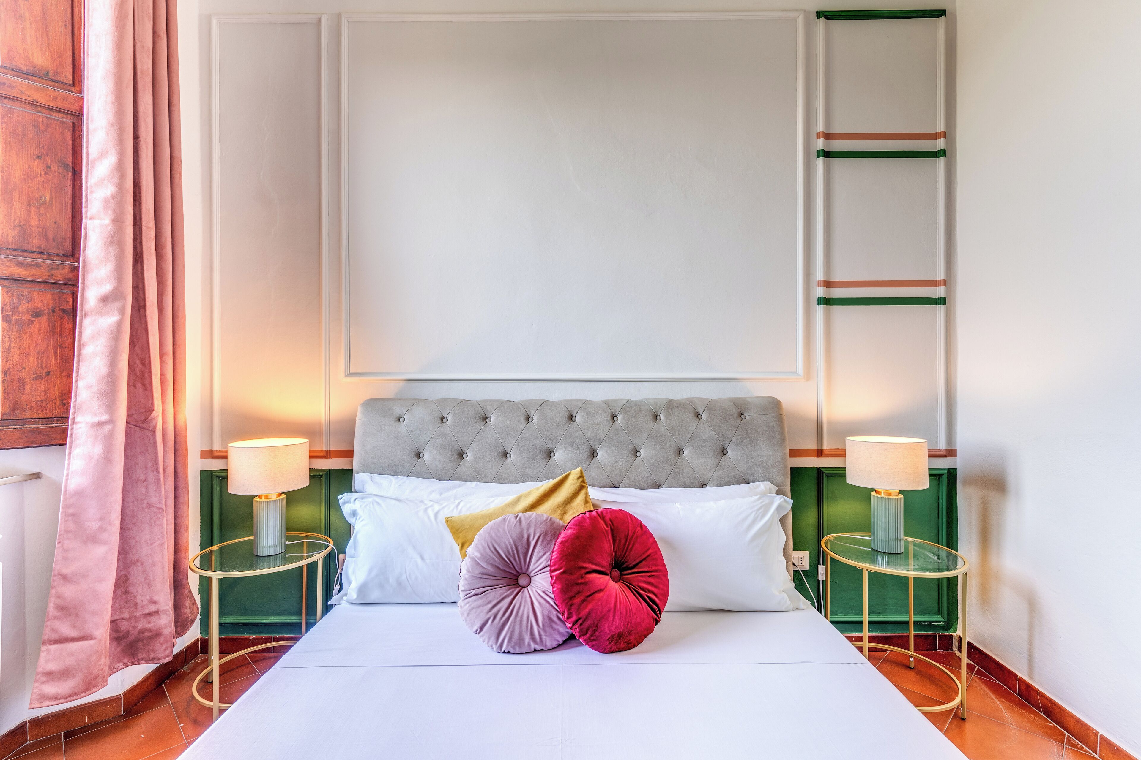 Classic Double Room, 1 Queen Bed (External bathroom)
