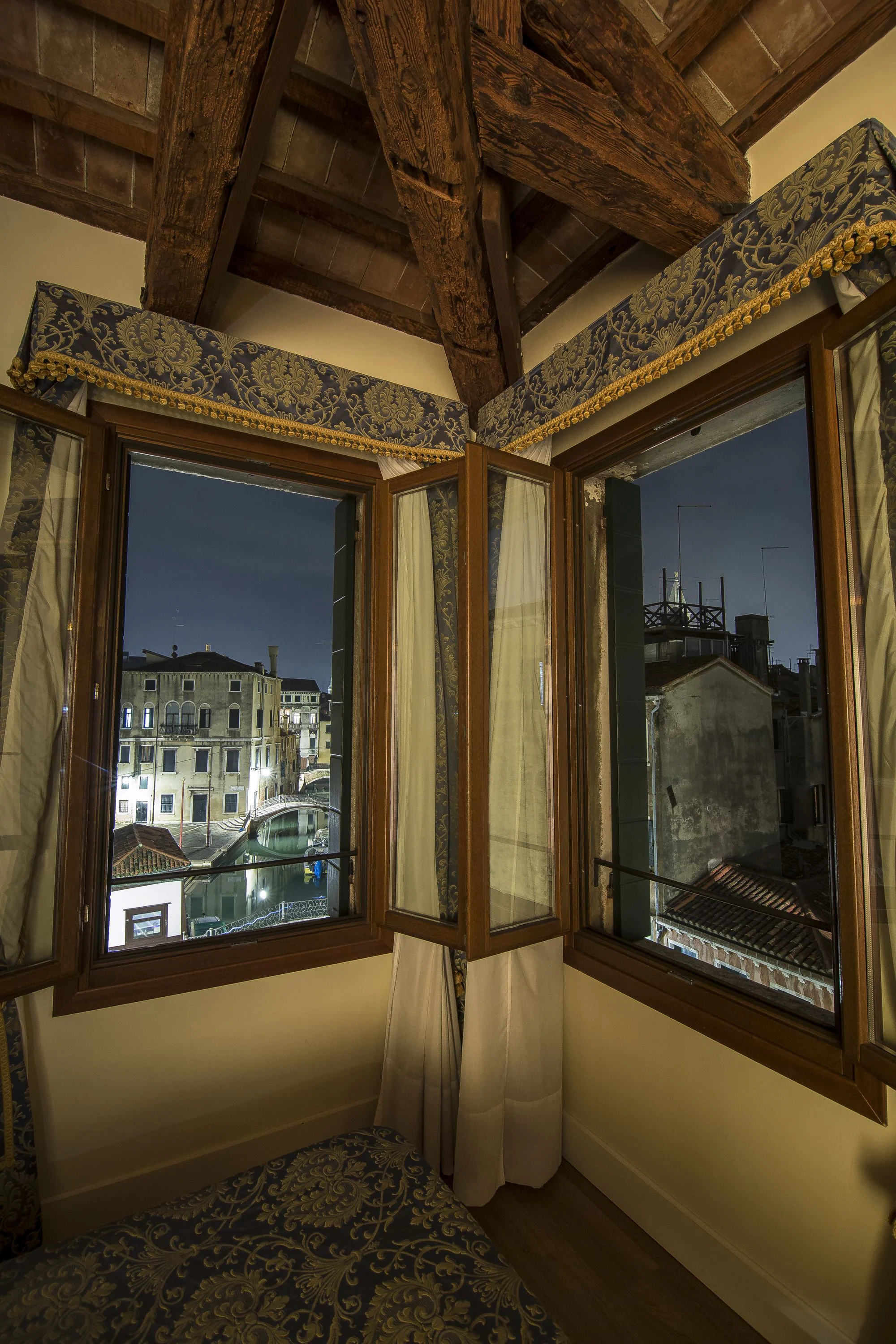 Deluxe Double Room, Canal View