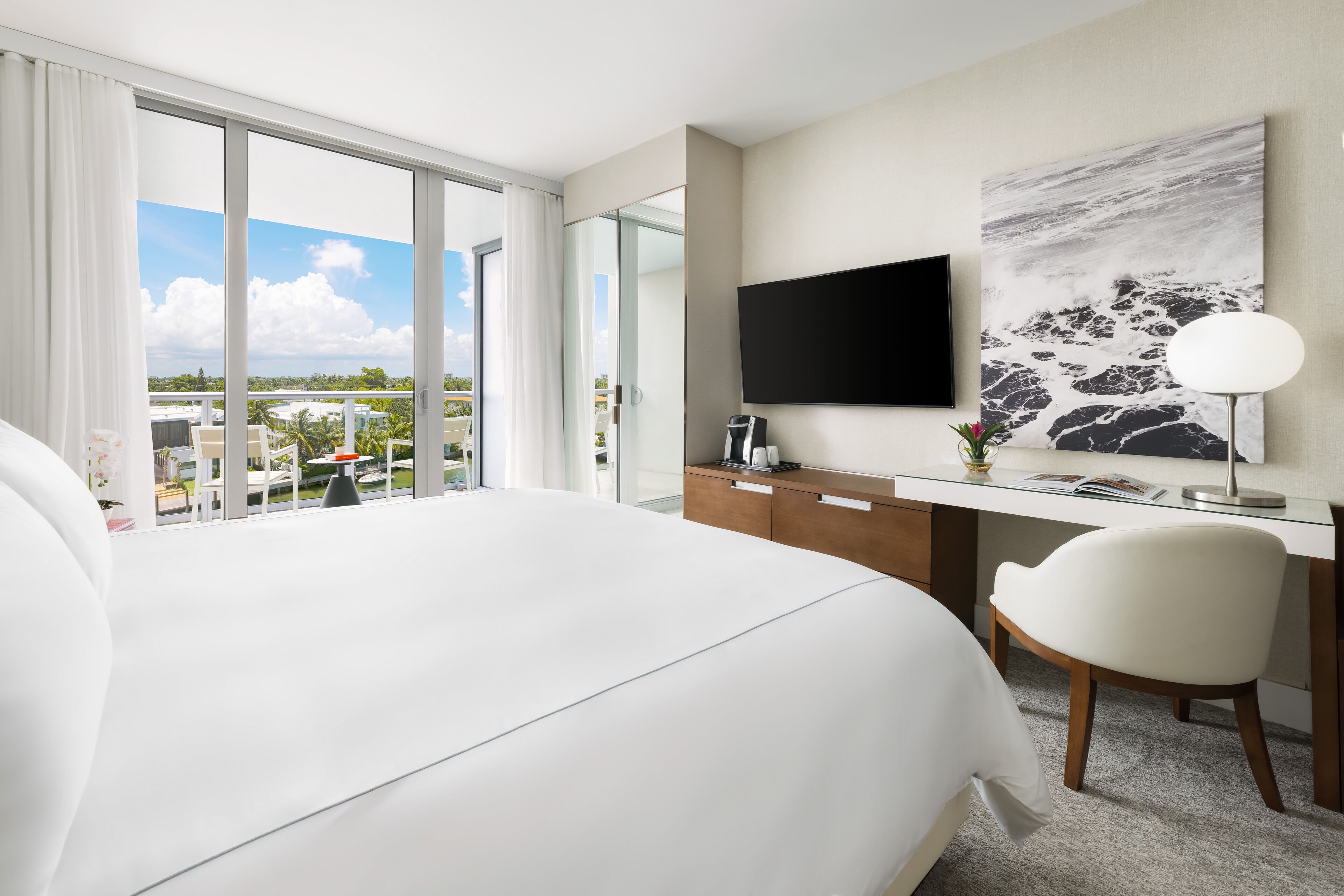 Deluxe King Room with Balcony