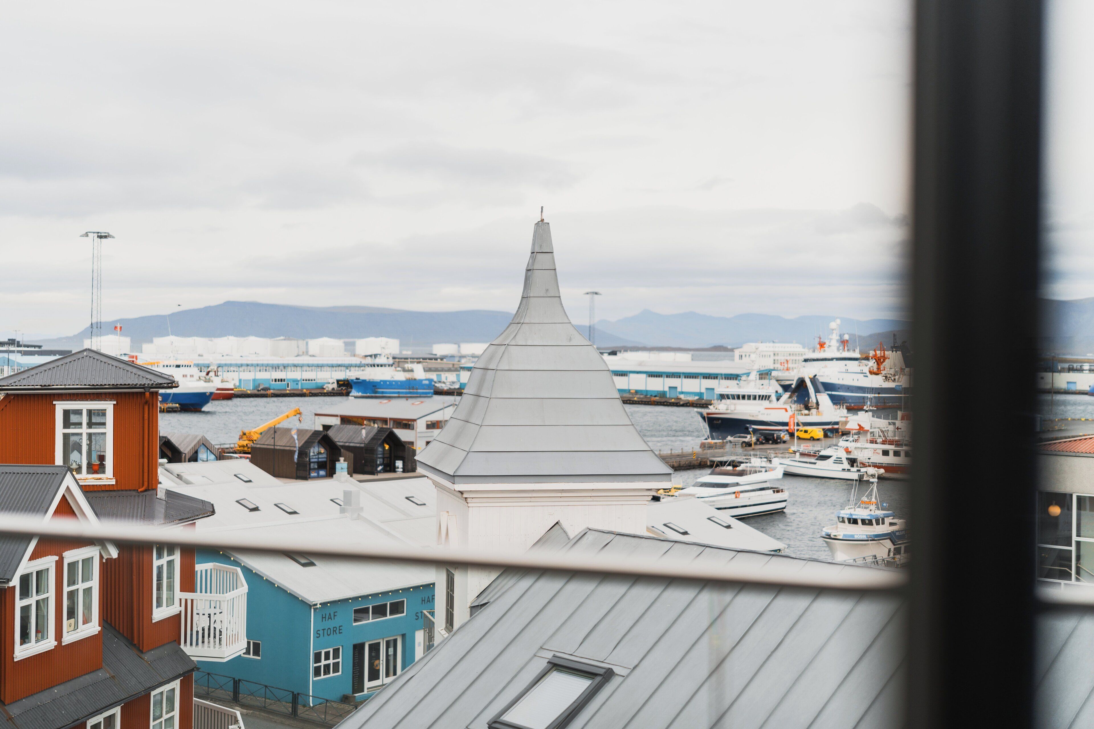 Suite, Harbor View (with Sauna & Gym Access)