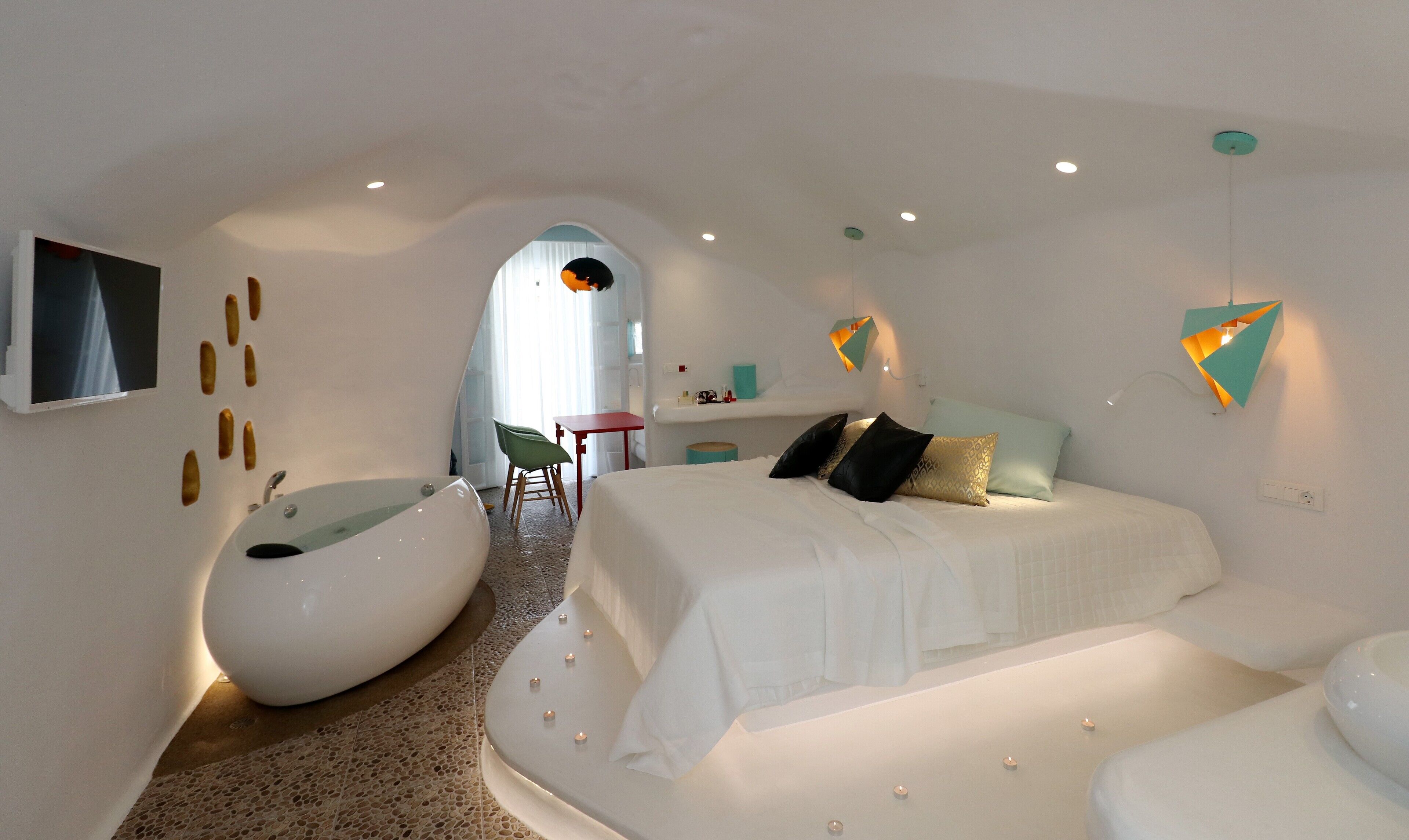 Lithos Cave Suite with hot tub