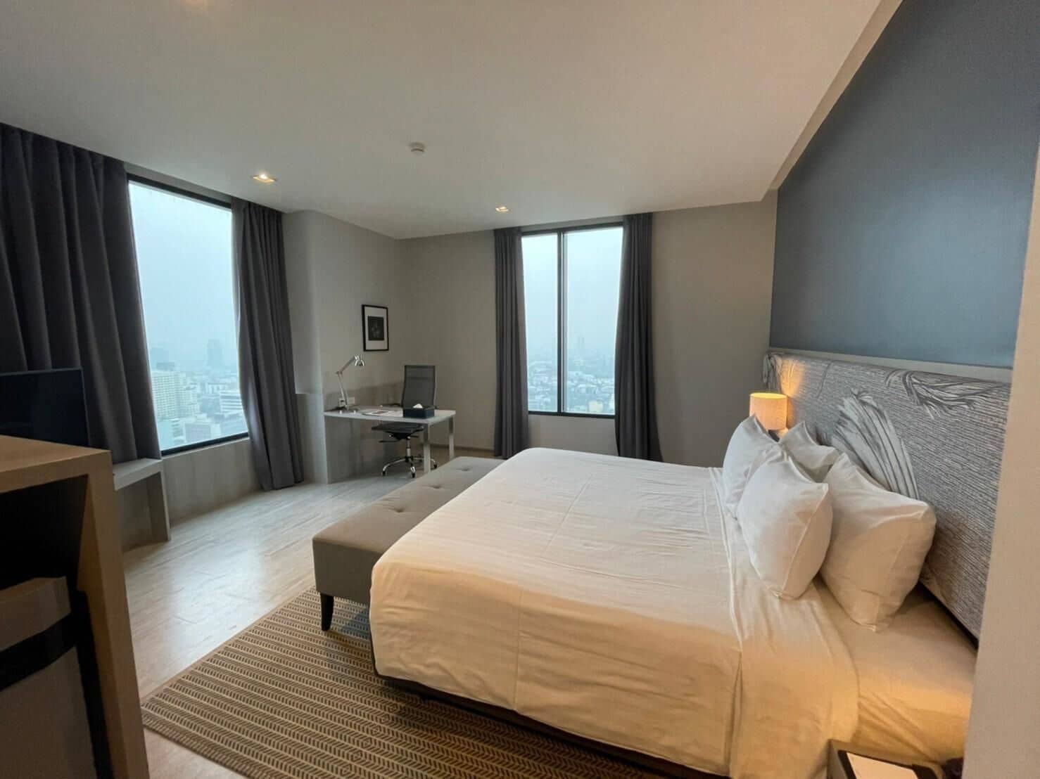 Deluxe Room with bathtub