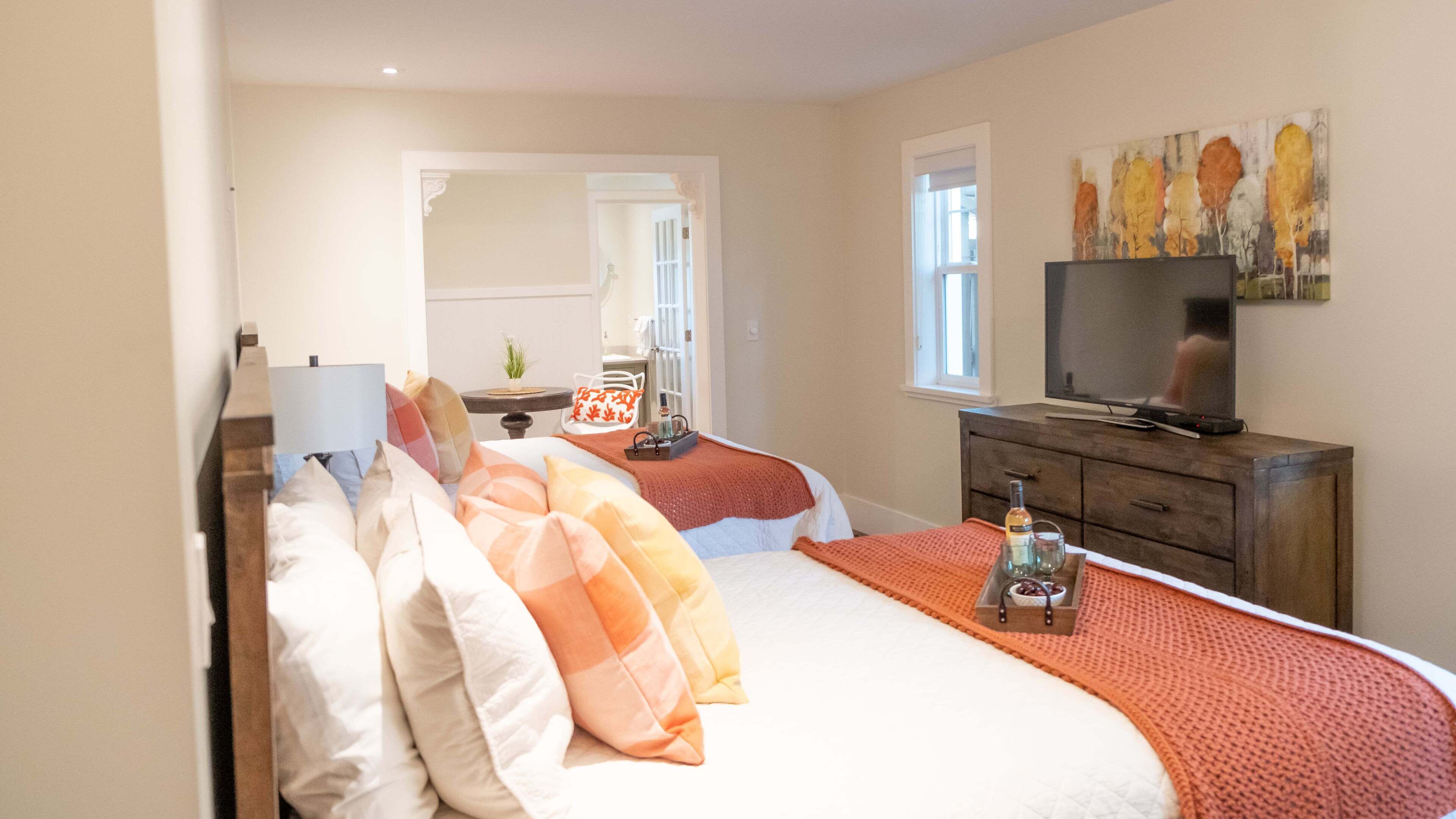 Deluxe Suite, 2 Queen Beds, Private Bathroom (Double Queen Hospitality Suite)
