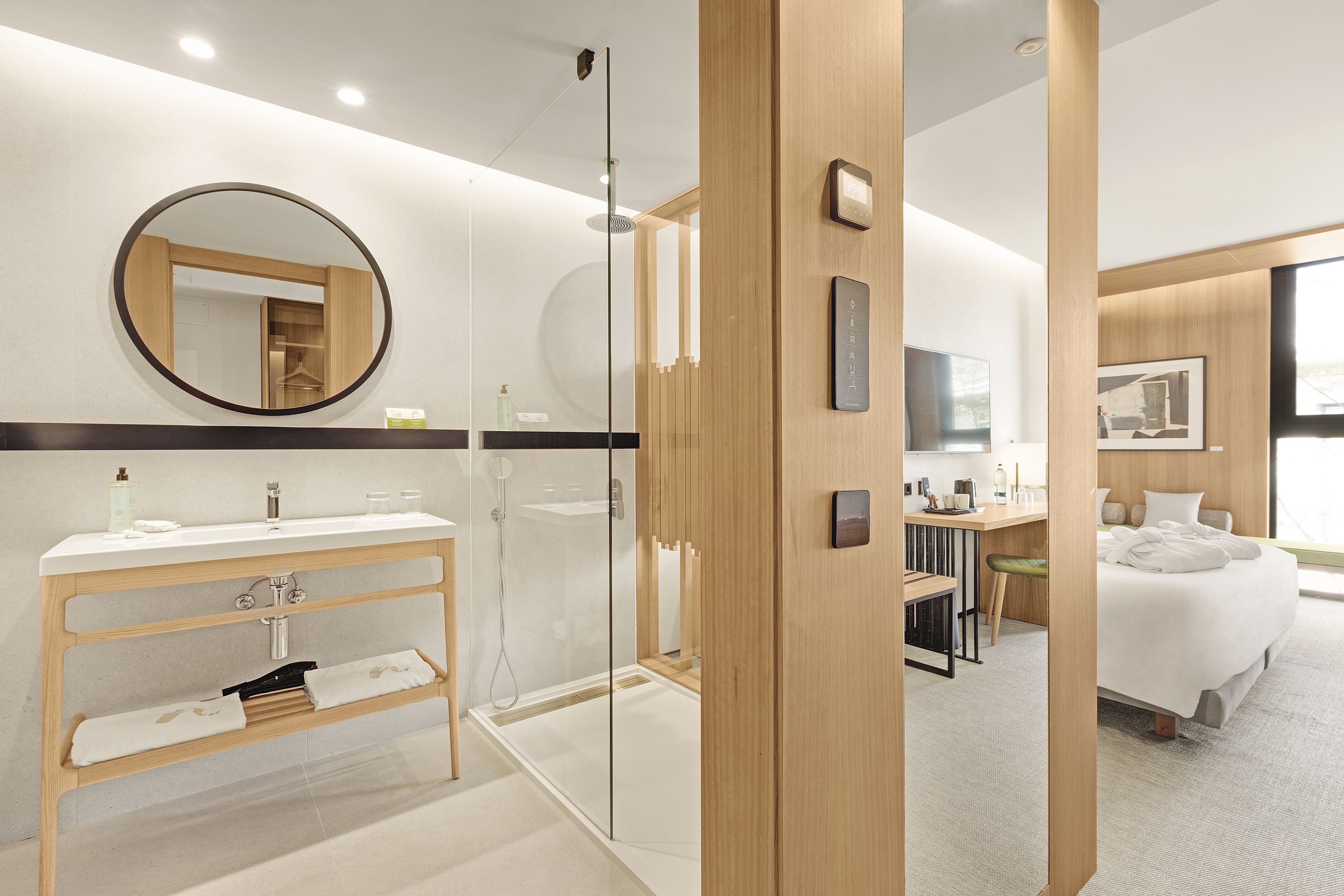 Double or Twin Room (1 Adult + 1 Child)