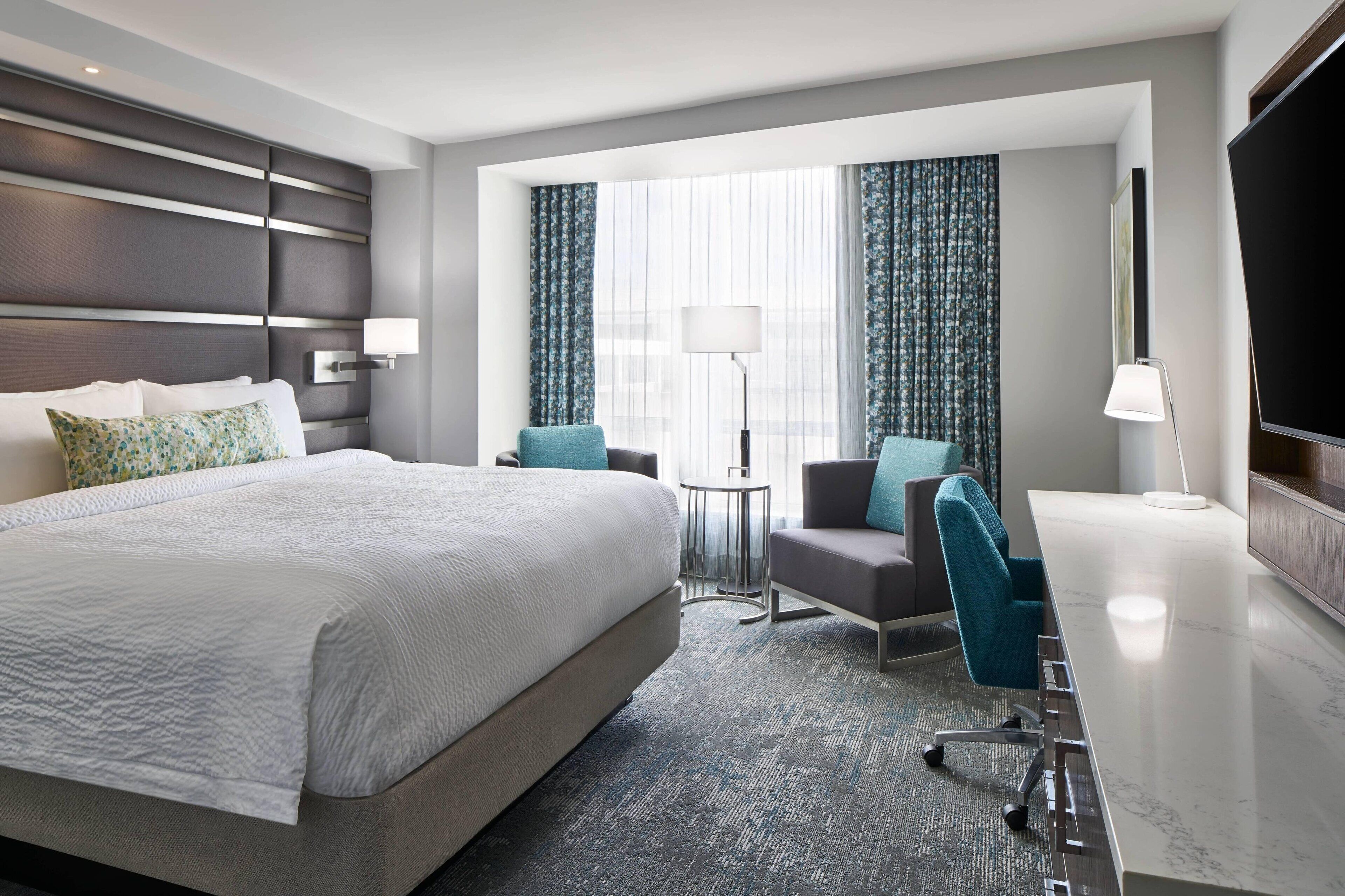Room, 1 King Bed (Mobility Accessible, Tub)