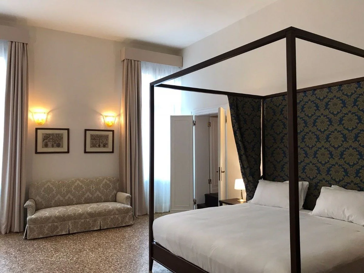 Suite, Canal View