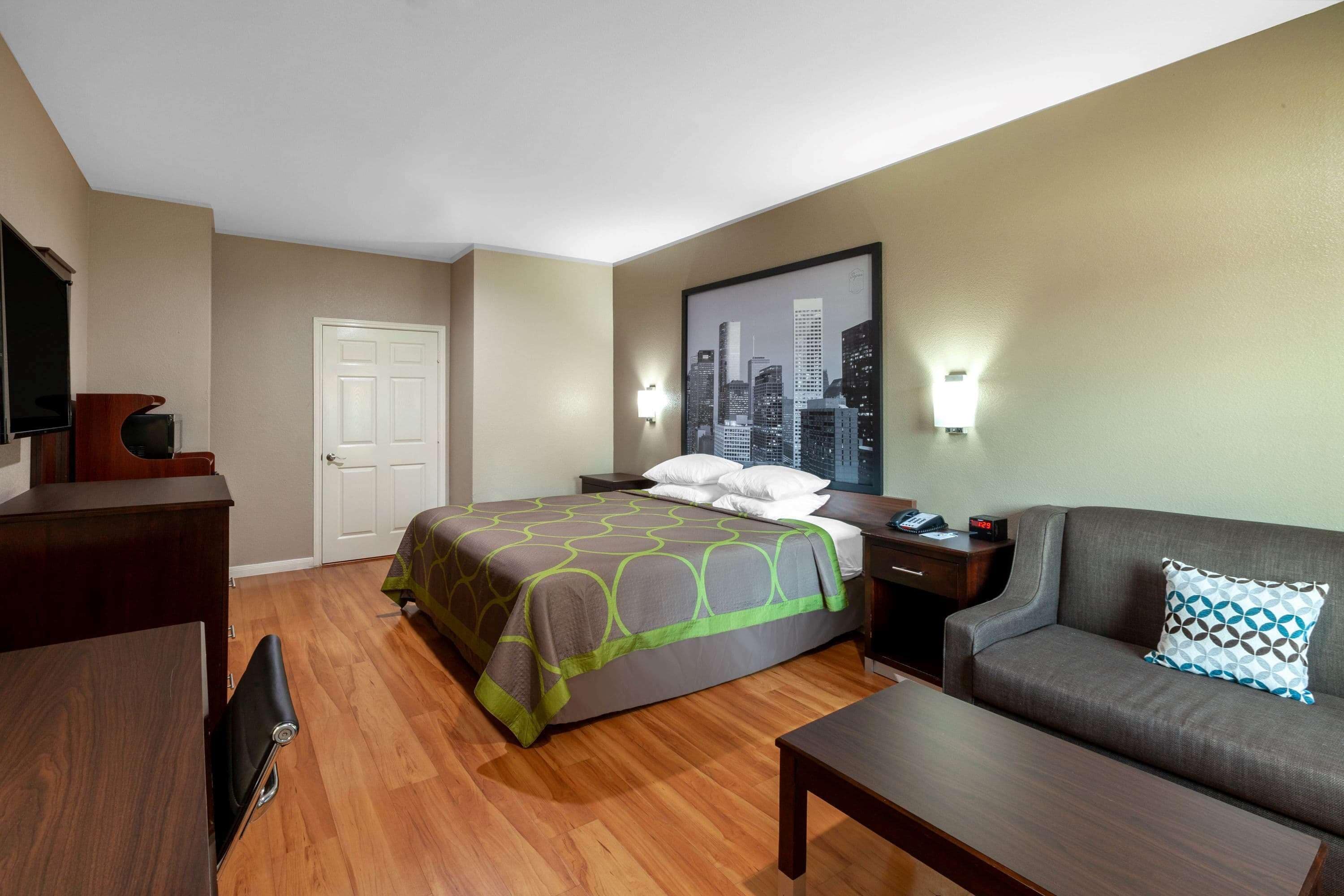 Room, 1 King Bed, Accessible, Non Smoking (Mobility,Hearing,Roll-In Shower)