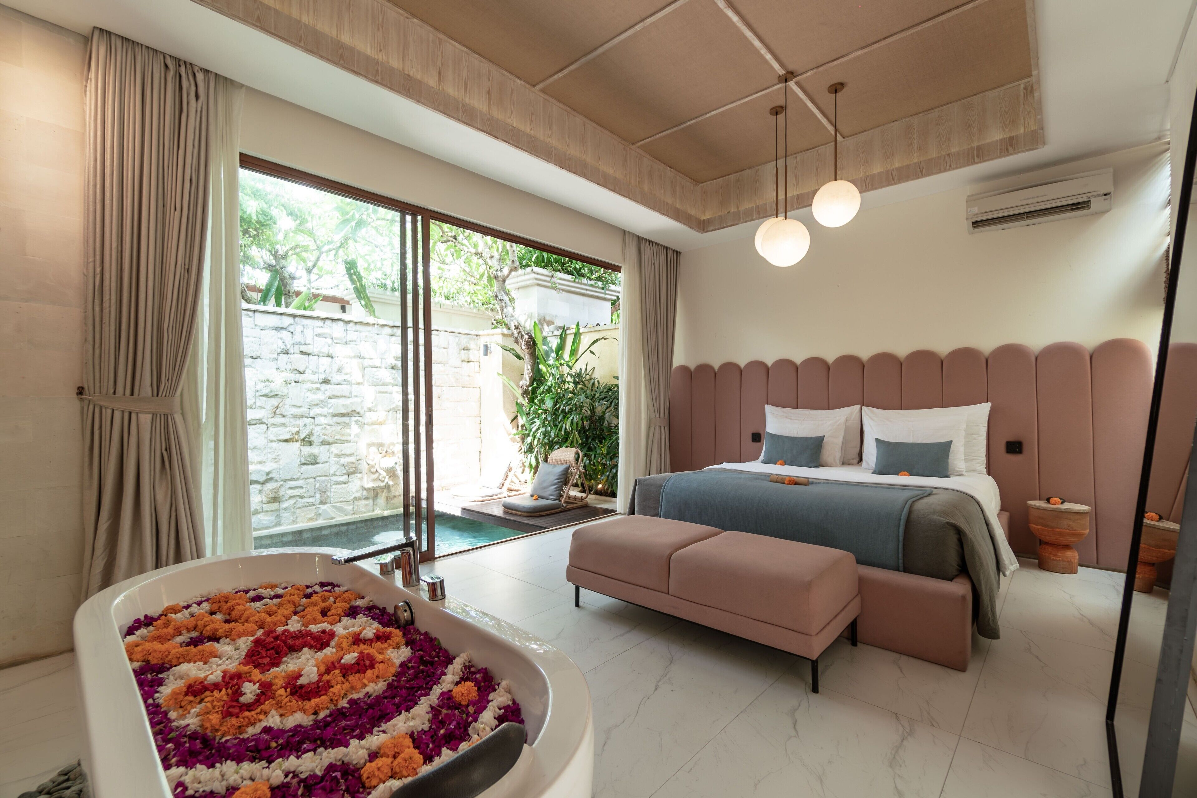 Royal One Bedroom Villa with Private Pool & Bathtub