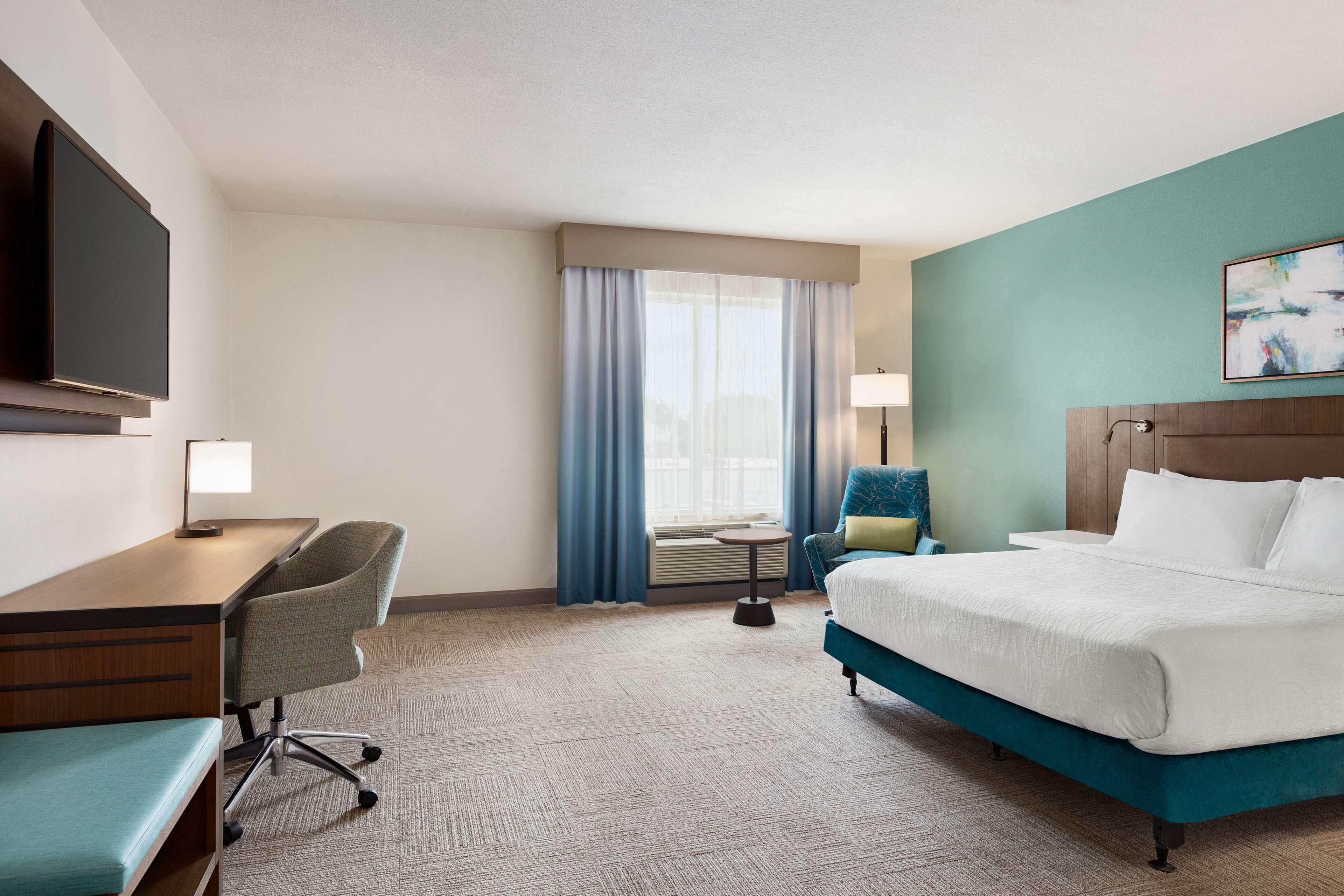 King Room with Accessible Bathtub (Mobility/Hearing Accessible)