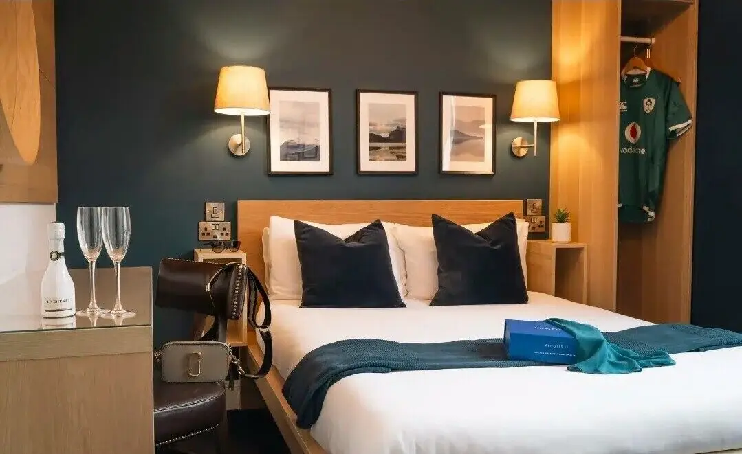 Double Room Double Room