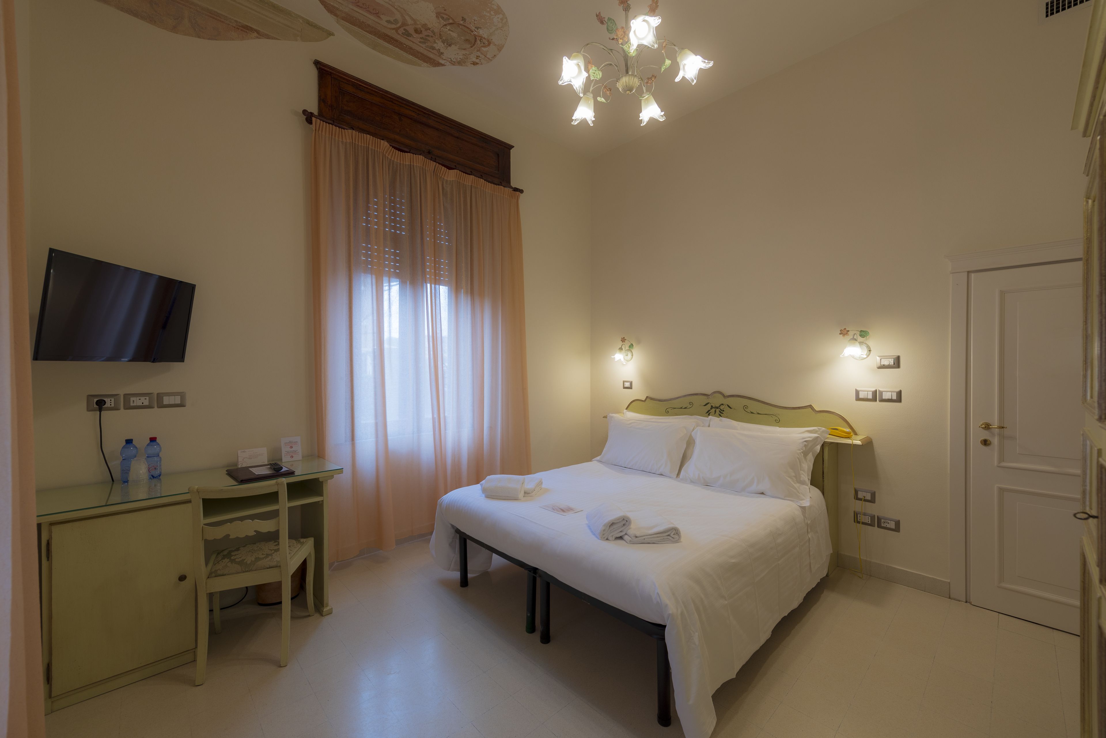 Classic Double Room, Garden View