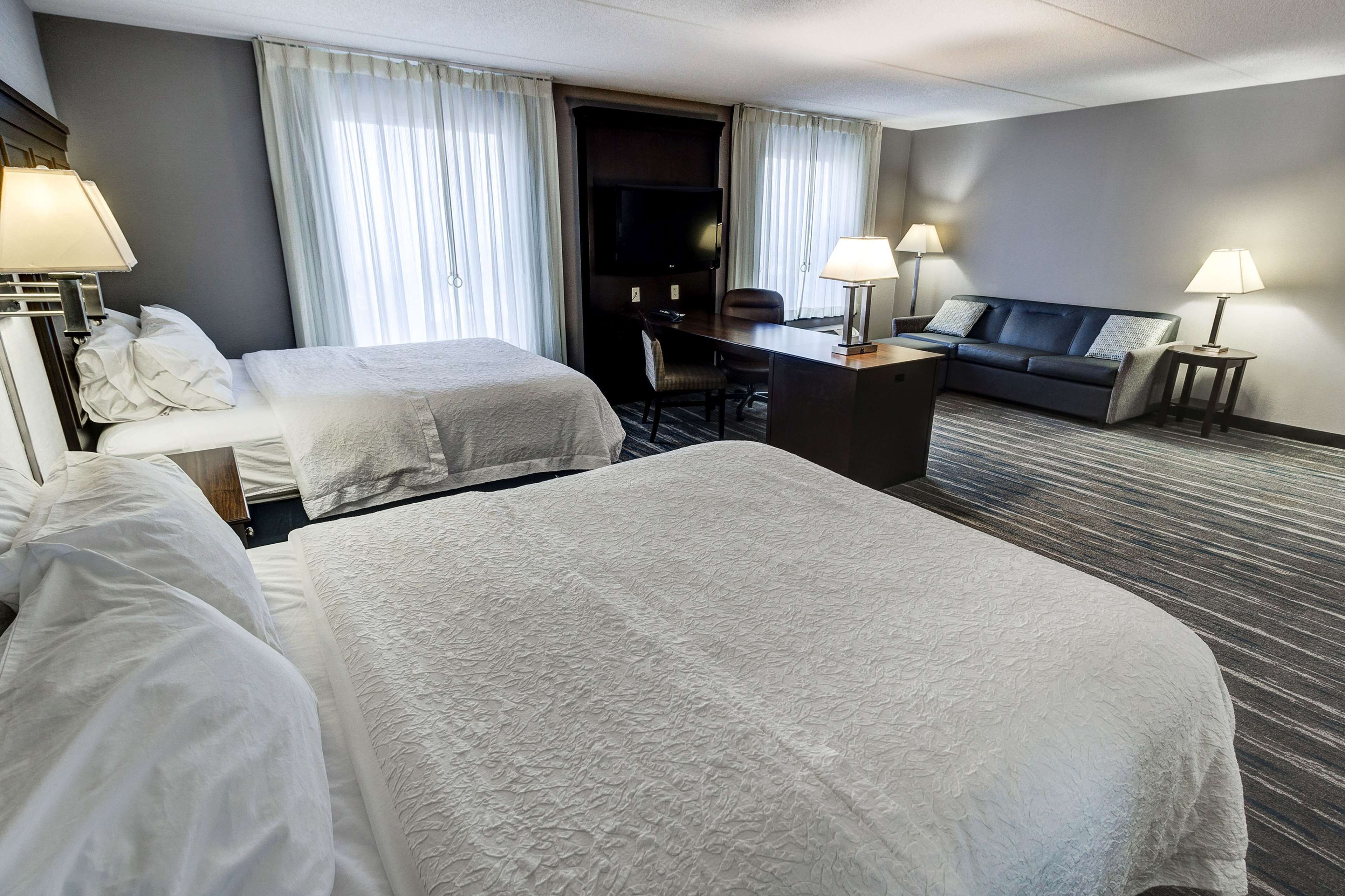 Studio, 2 Queen Beds, Accessible, Kitchen (Mobiltity, Roll-In Shower)