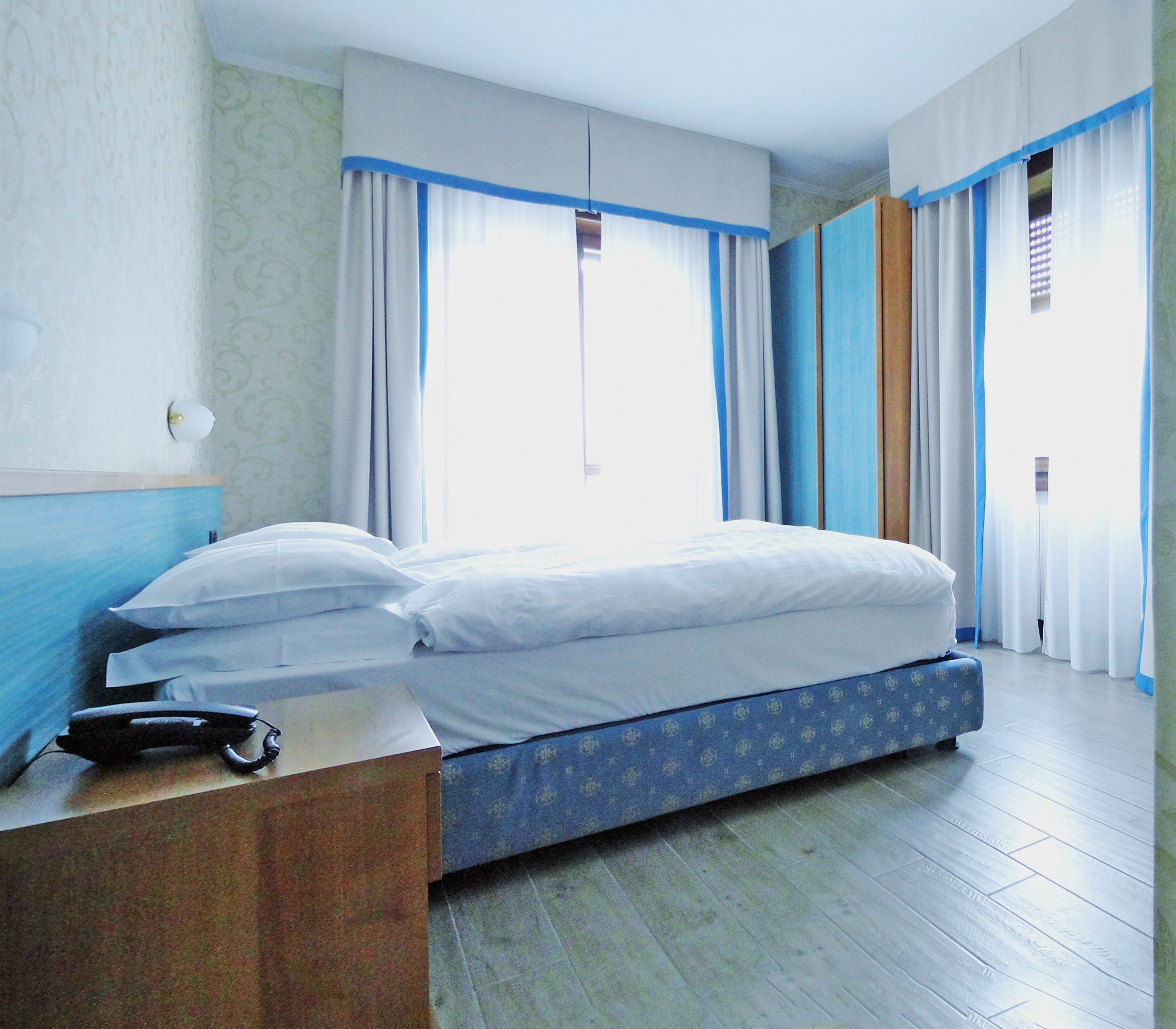 Single Room, Lake View (NO FREE PARKING)