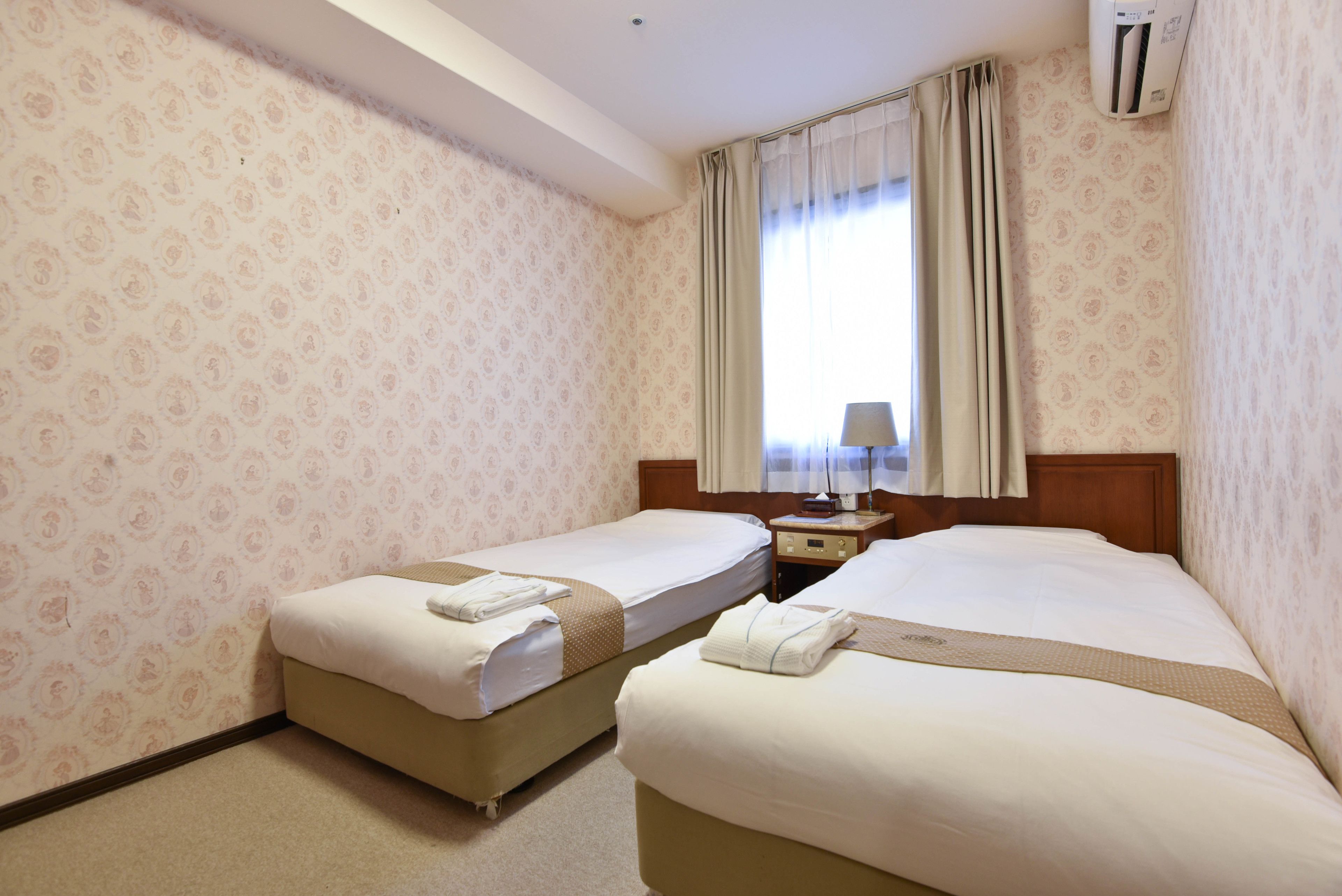 Twin Room, Women only, Non Smoking