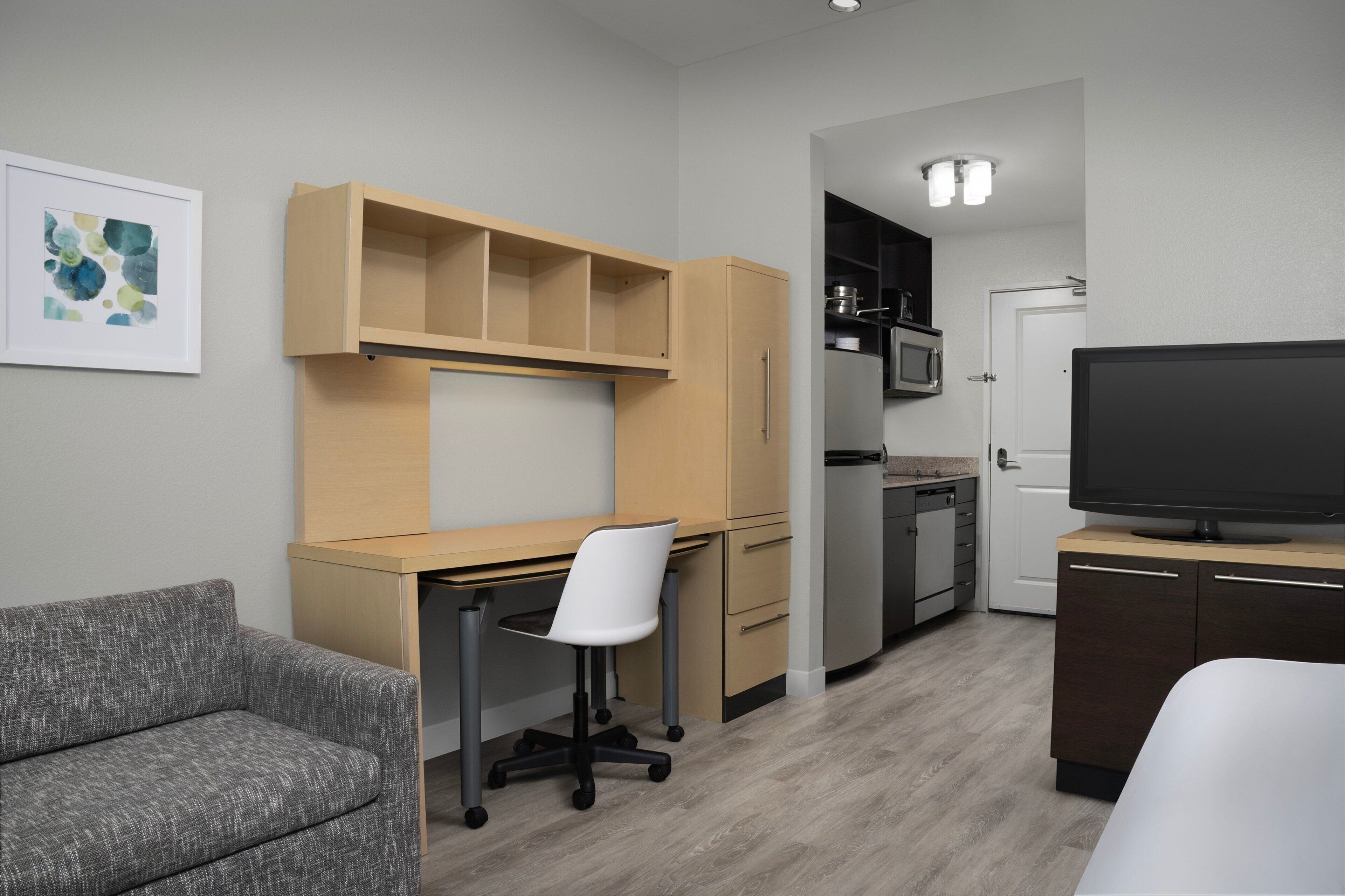 Studio, 1 King Bed with Sofa bed (Mobility/Hearing Accessible, Tub)