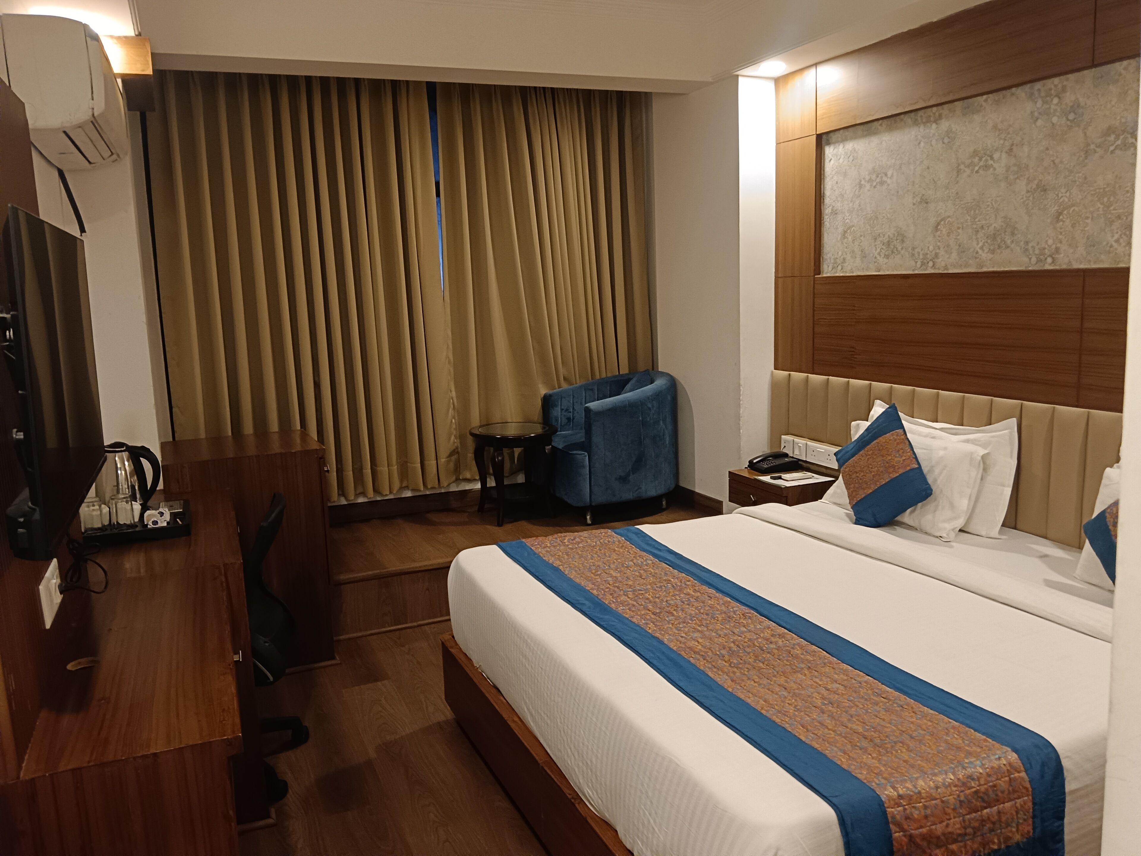 Superior Double Room, 1 Bedroom, Private Bathroom, Tower