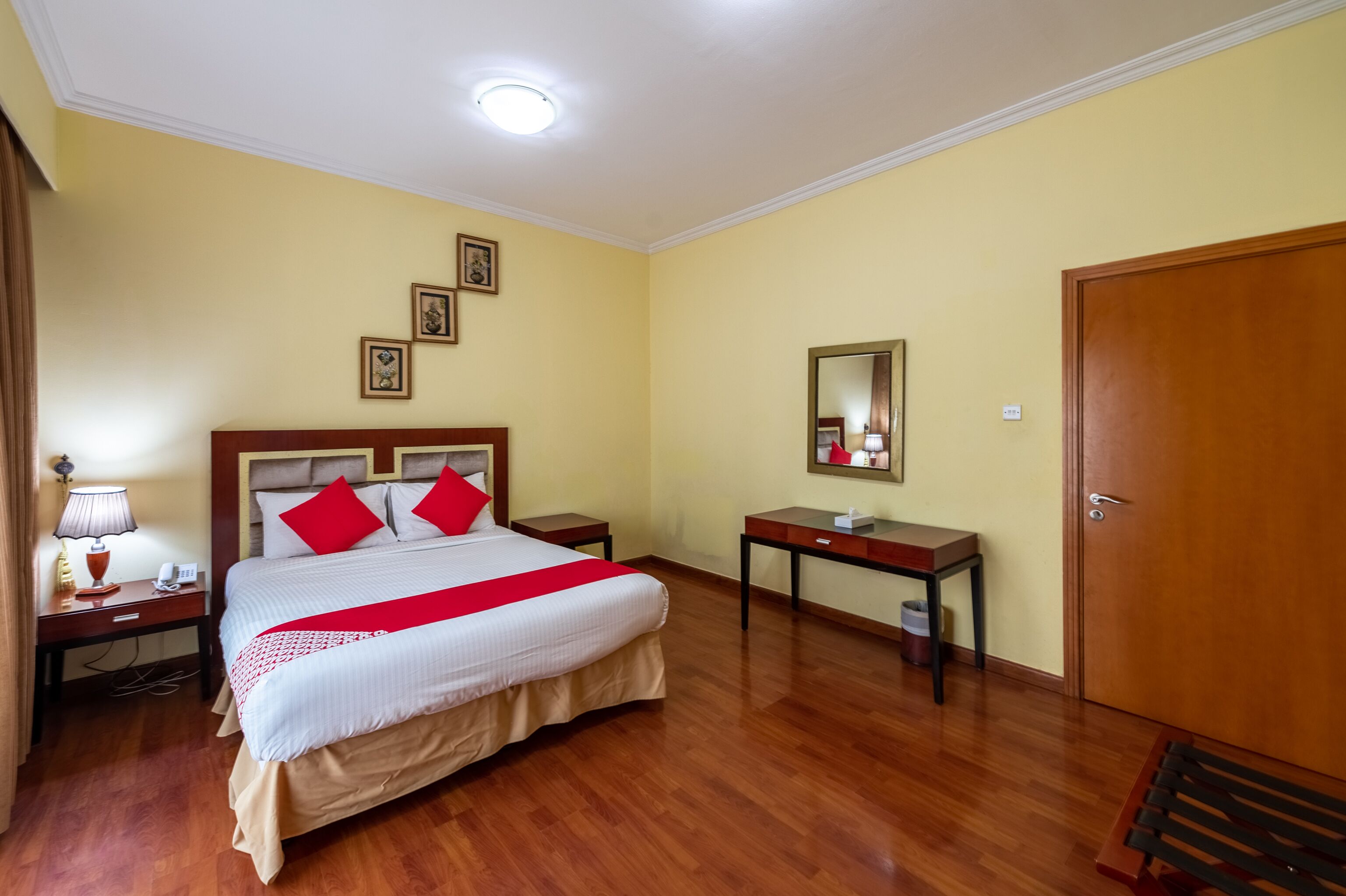 One Bedroom Apartment, King Bed