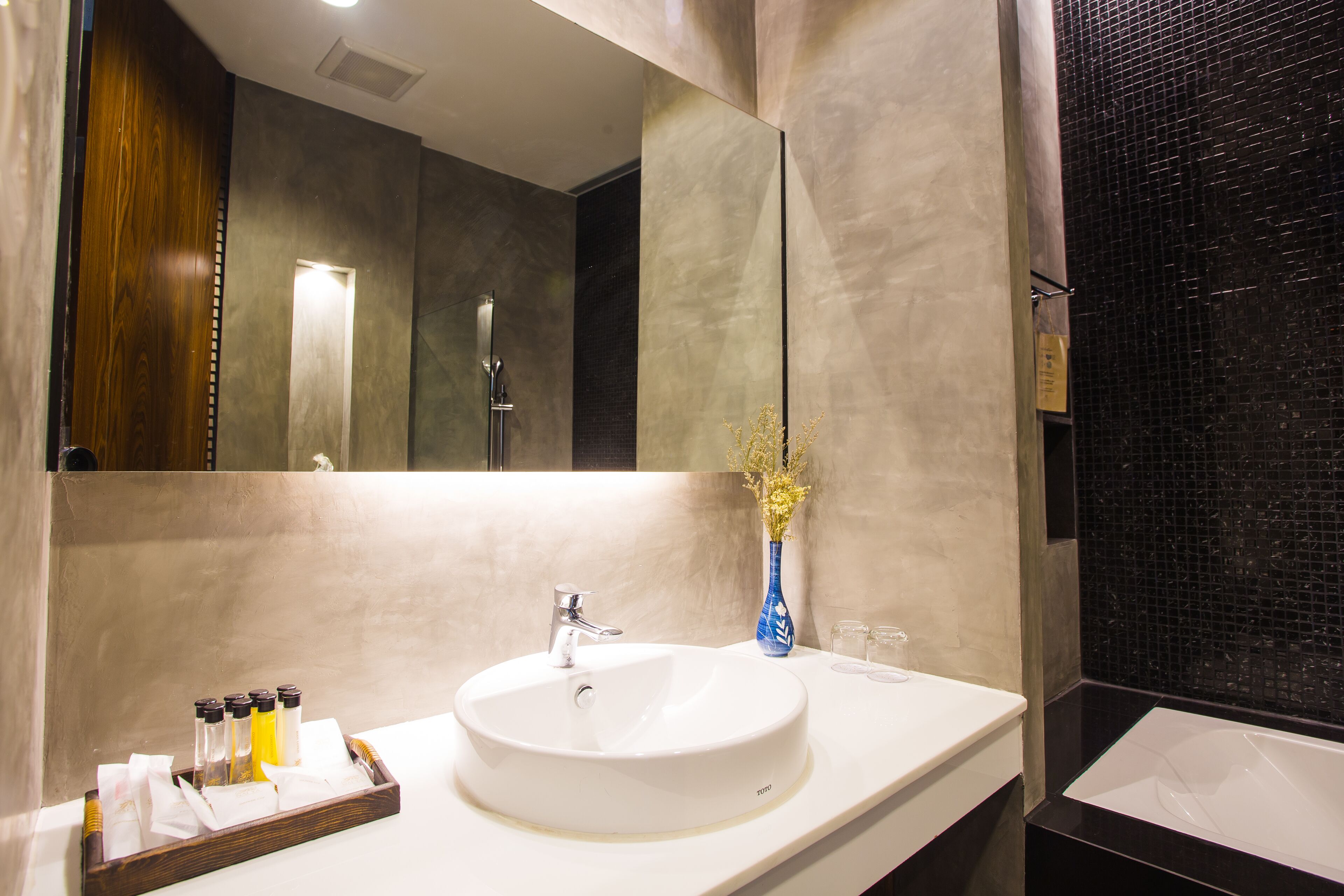 Deluxe King Room with Bath
