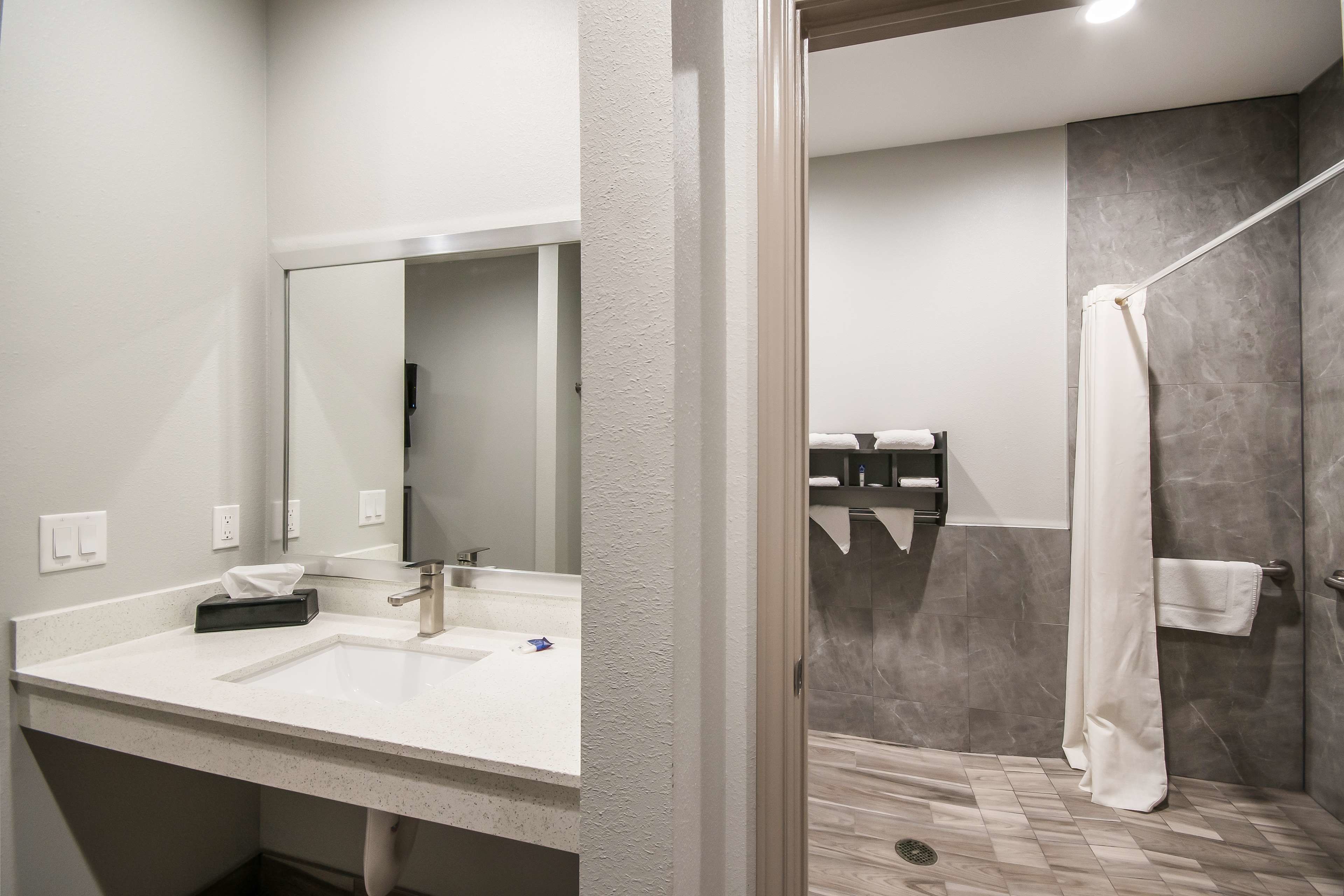 Suite, 1 King Bed, Accessible, Non Smoking (Kitchenette)