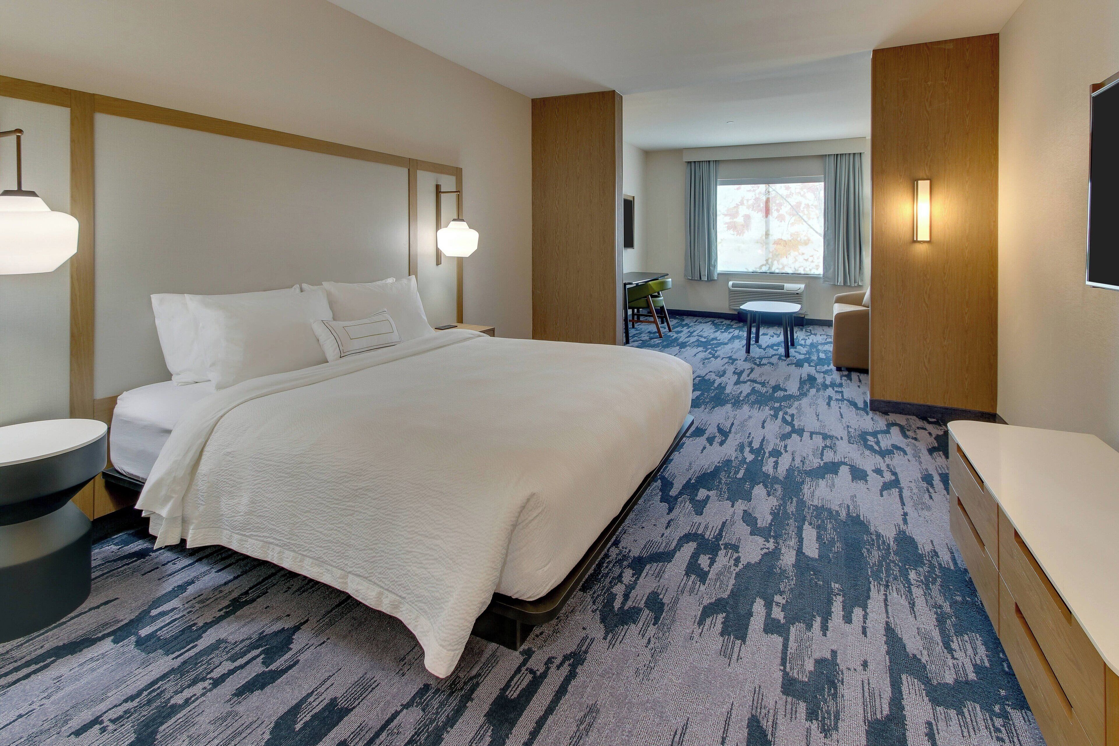 Suite, 1 King Bed with Sofa bed, Non Smoking (Mobility/Hearing Accessible, Tub)